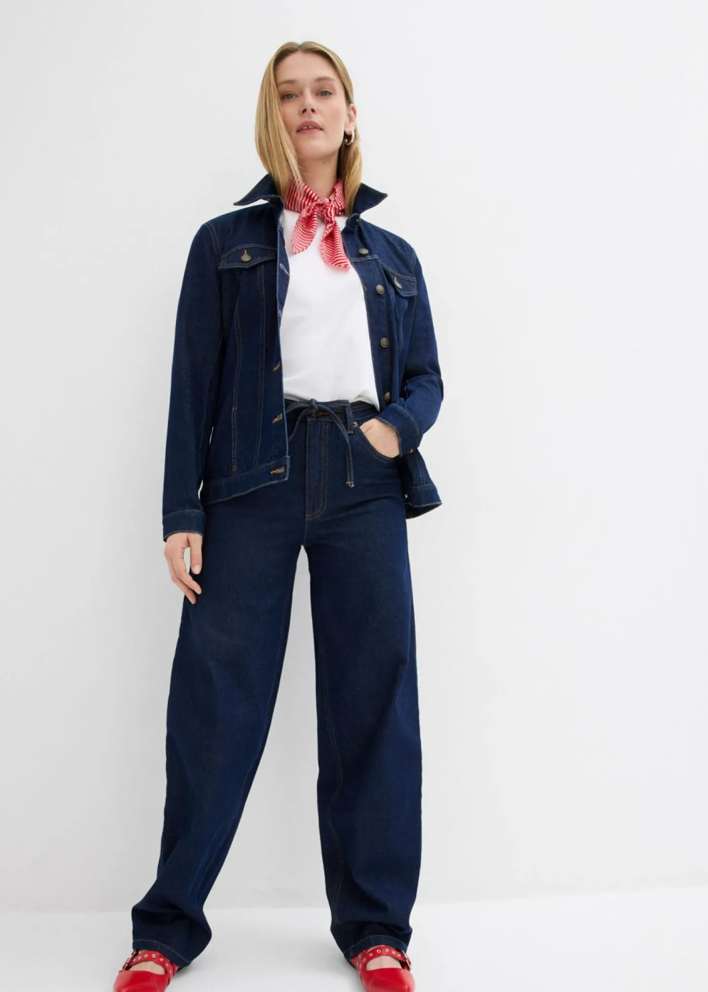 bonprix bonprix Chaquetas Y Abrigos>Cazadora vaquera ajustada Azul oscuro denim