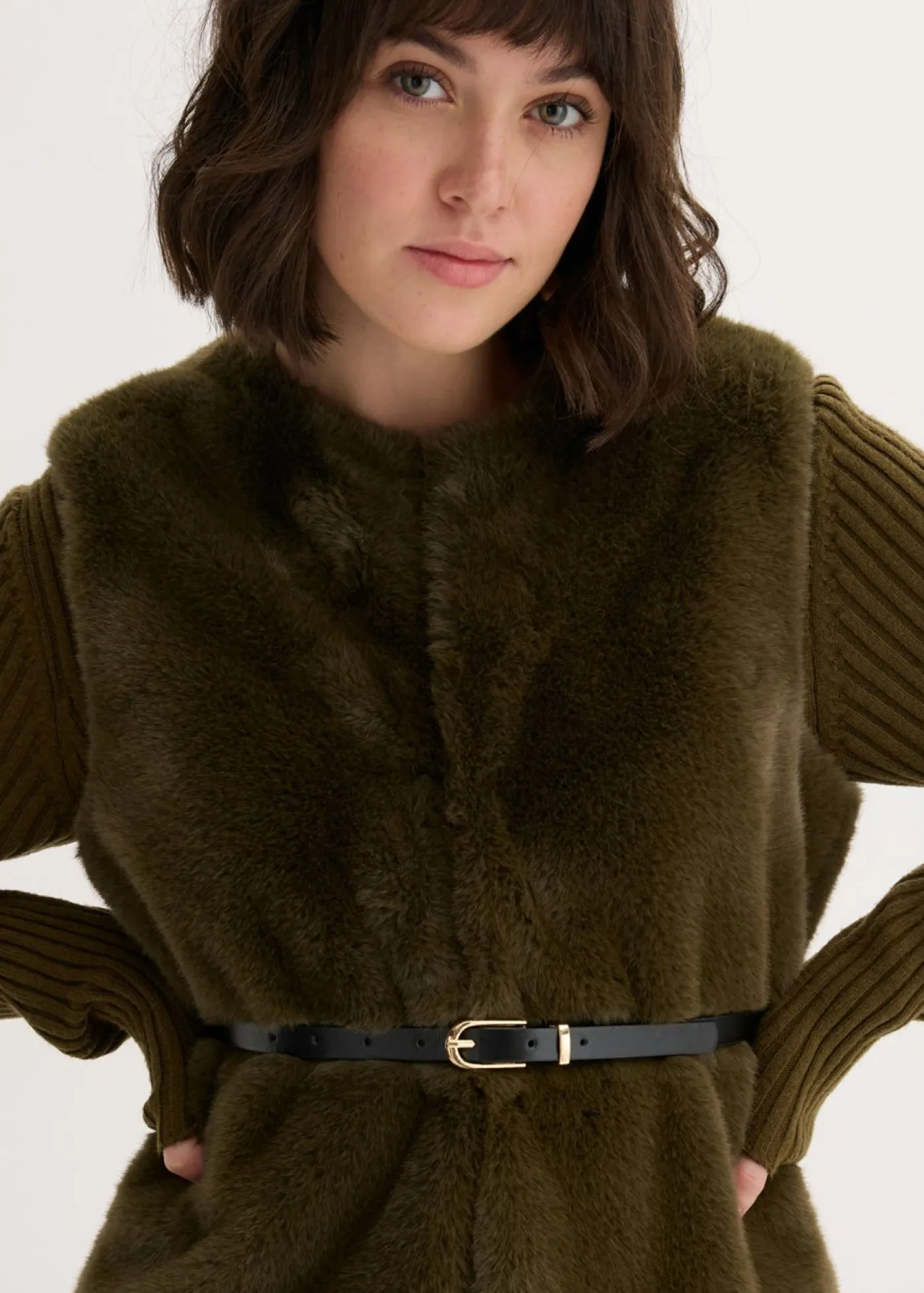 bonprix bonprix Chaquetas Y Abrigos>Chaleco de pelo sintético Verde oliva oscuro