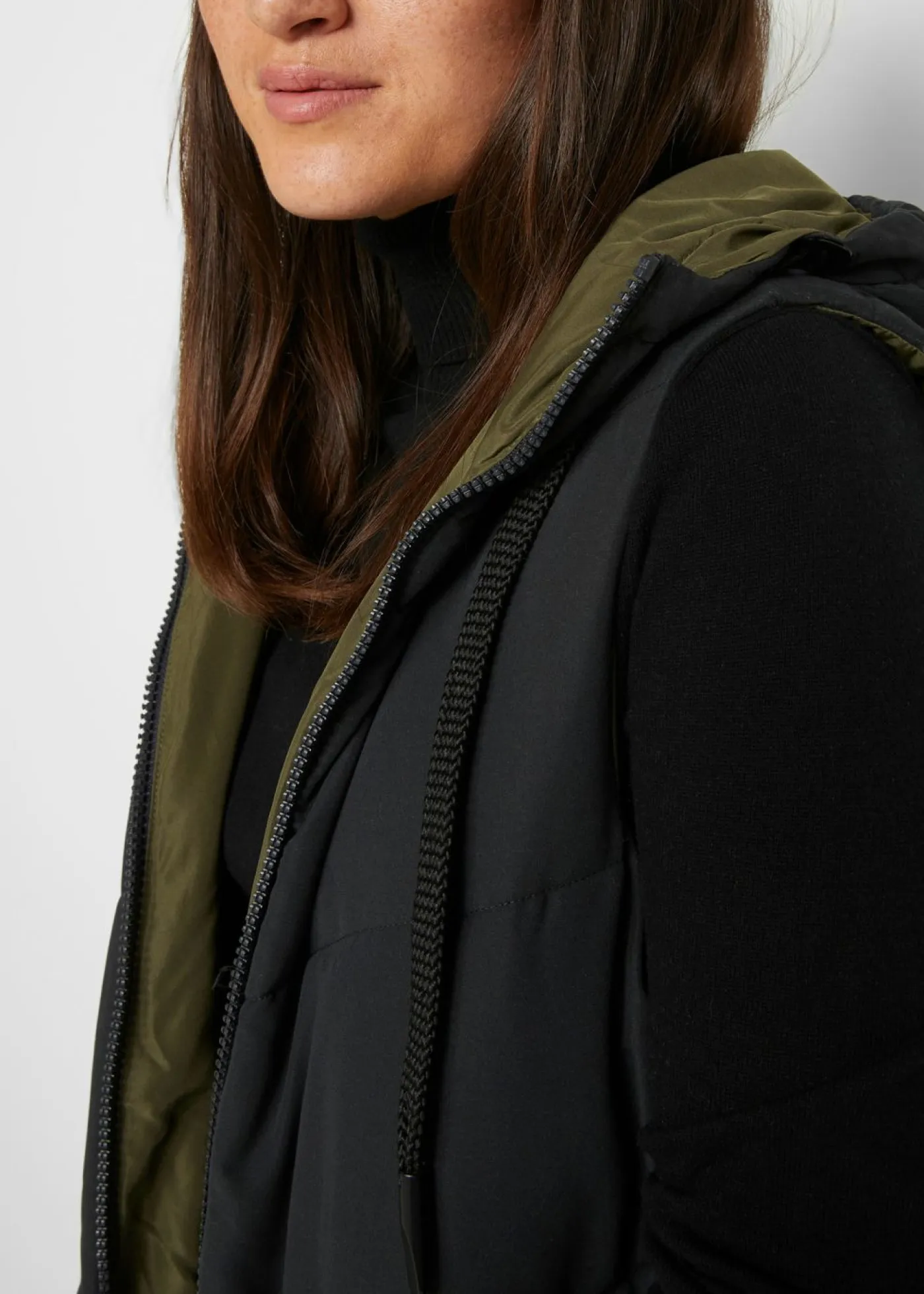 bonprix bonprix Chaquetas Y Abrigos>Chaleco guateado reversible de poliéster reciclado con capucha Negro-verde oliva