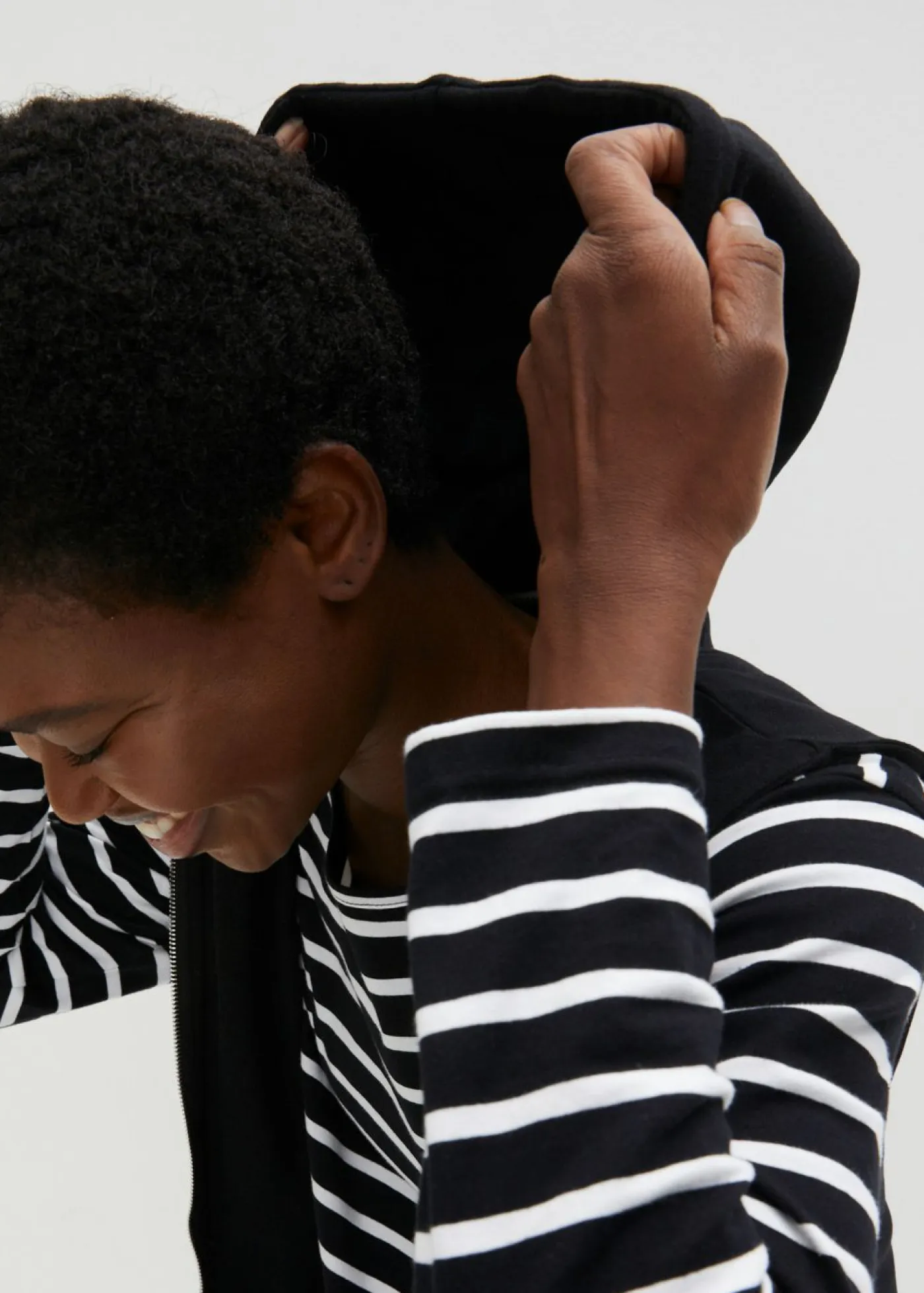 bonprix bonprix Ropa Cómoda|Chaquetas Y Abrigos>Chaleco largo tipo sudadera con capucha de mezcla de algodón Negro