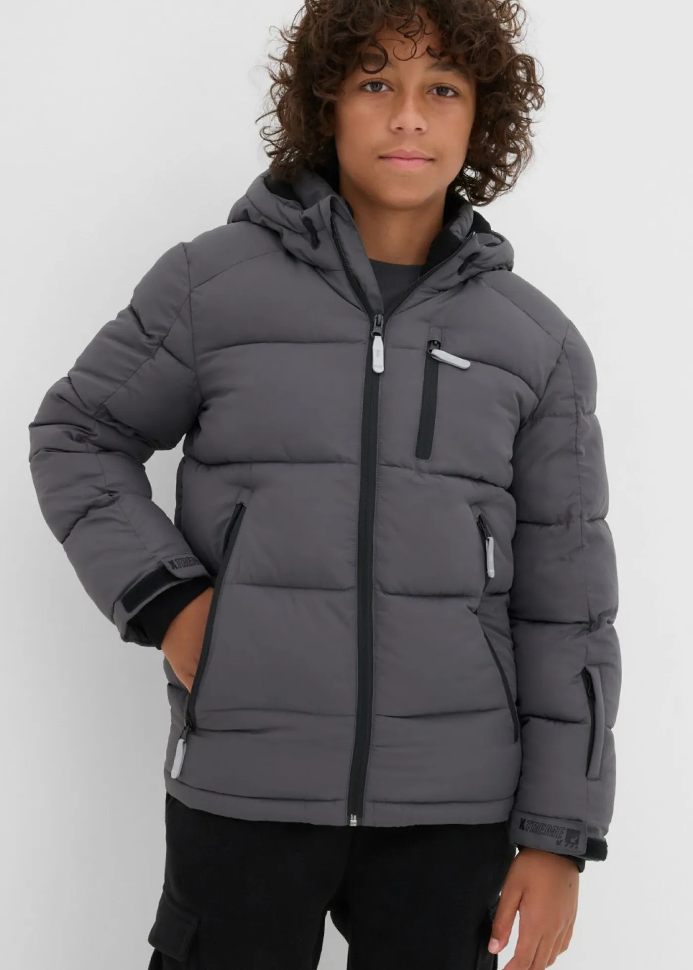 bonprix bonprix Ropa 9 A 16 Años·Chaquetas Y Ropa Outdoor>Chaqueta acolchada de invierno con forro cálido y capucha pizarra