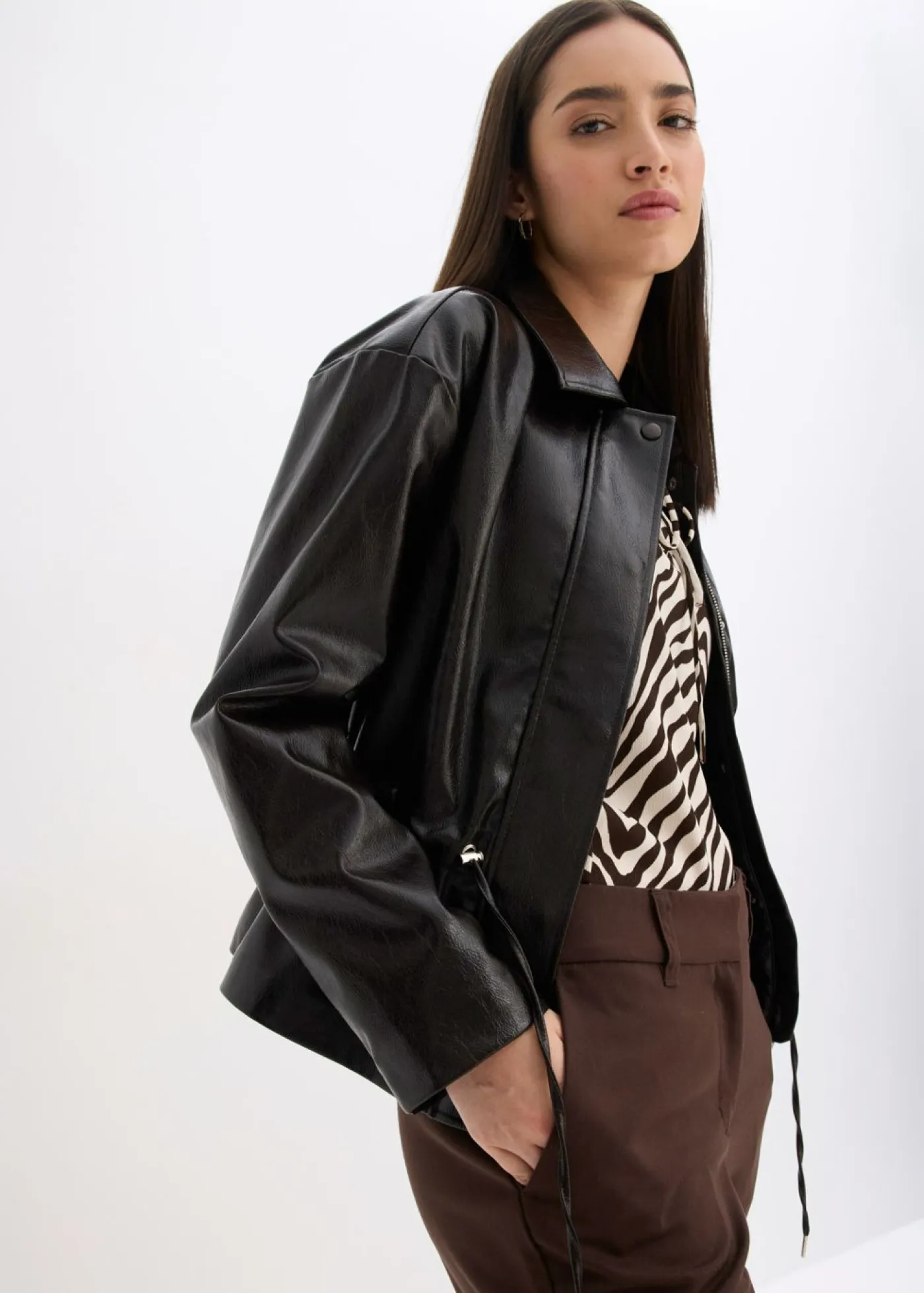 Mujer bonprix bonprix Chaqueta de charol sintético