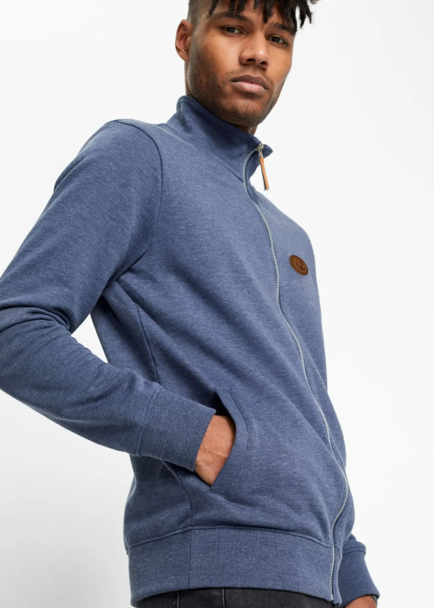 Hombre bonprix bonprix Chaqueta de chándal con cuello alto con detalles de piel sintética