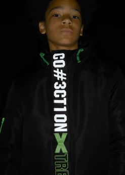 Niños bonprix bonprix Chaqueta de invierno con detalles deportivos y capucha