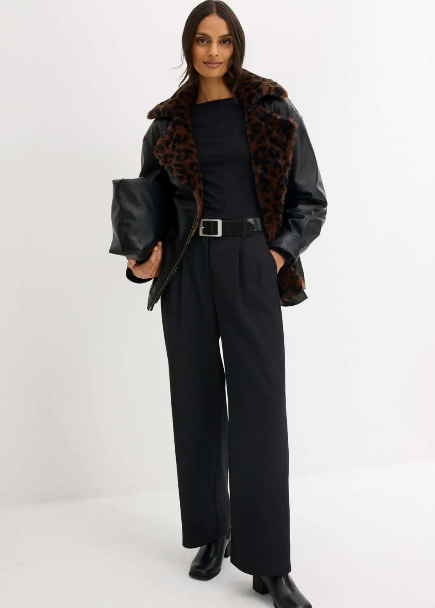 bonprix bonprix Chaquetas Y Abrigos>Chaqueta de piel sintética con pelo sintético de leopardo Negro