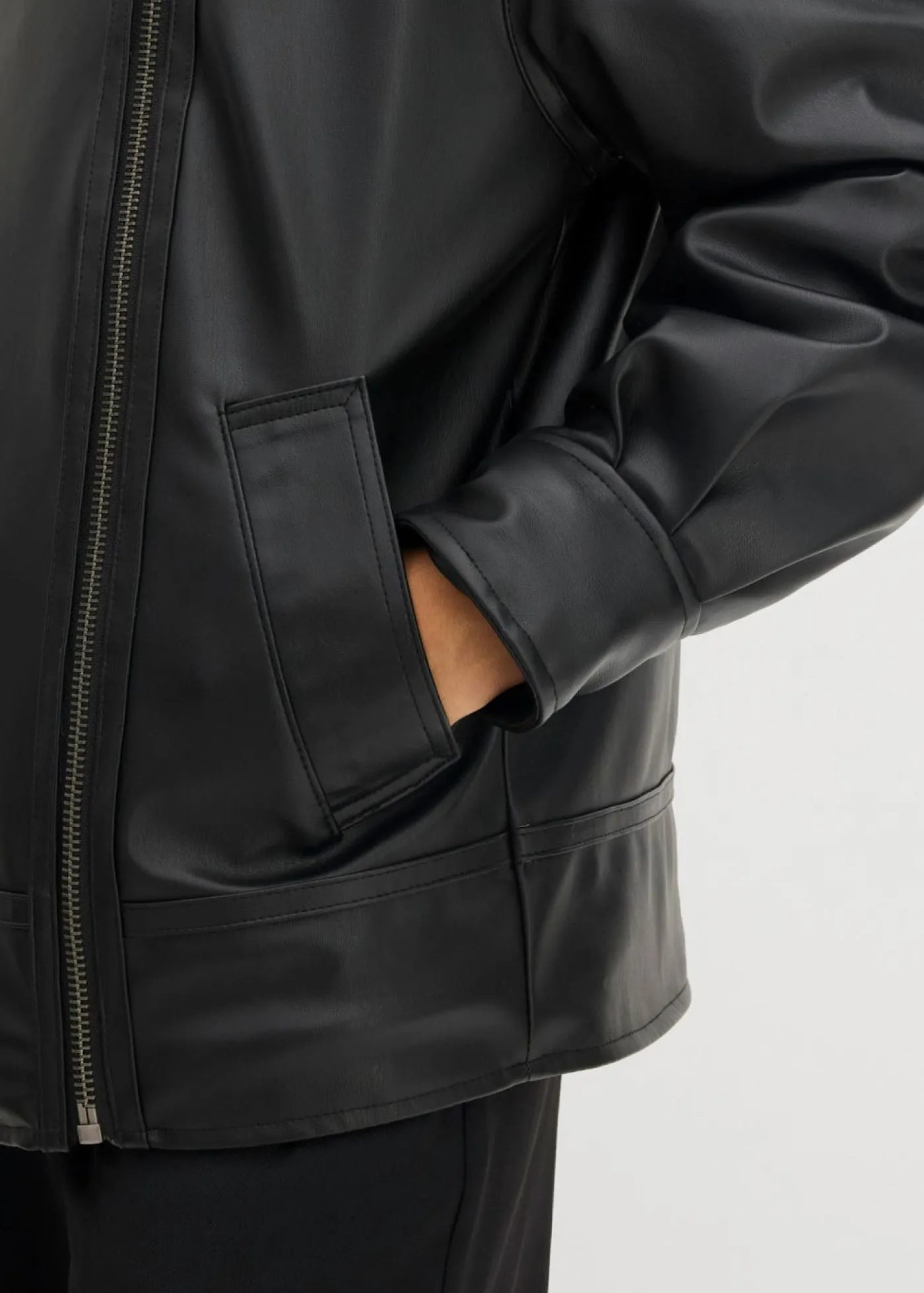 bonprix bonprix Chaquetas Y Abrigos>Chaqueta de piel sintética con pelo sintético de leopardo Negro