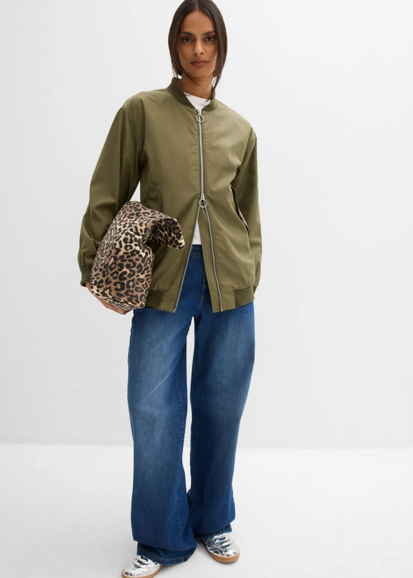 bonprix bonprix Chaquetas Y Abrigos>Chaqueta de piloto ancha con forro de leopardo Verde oliva oscuro