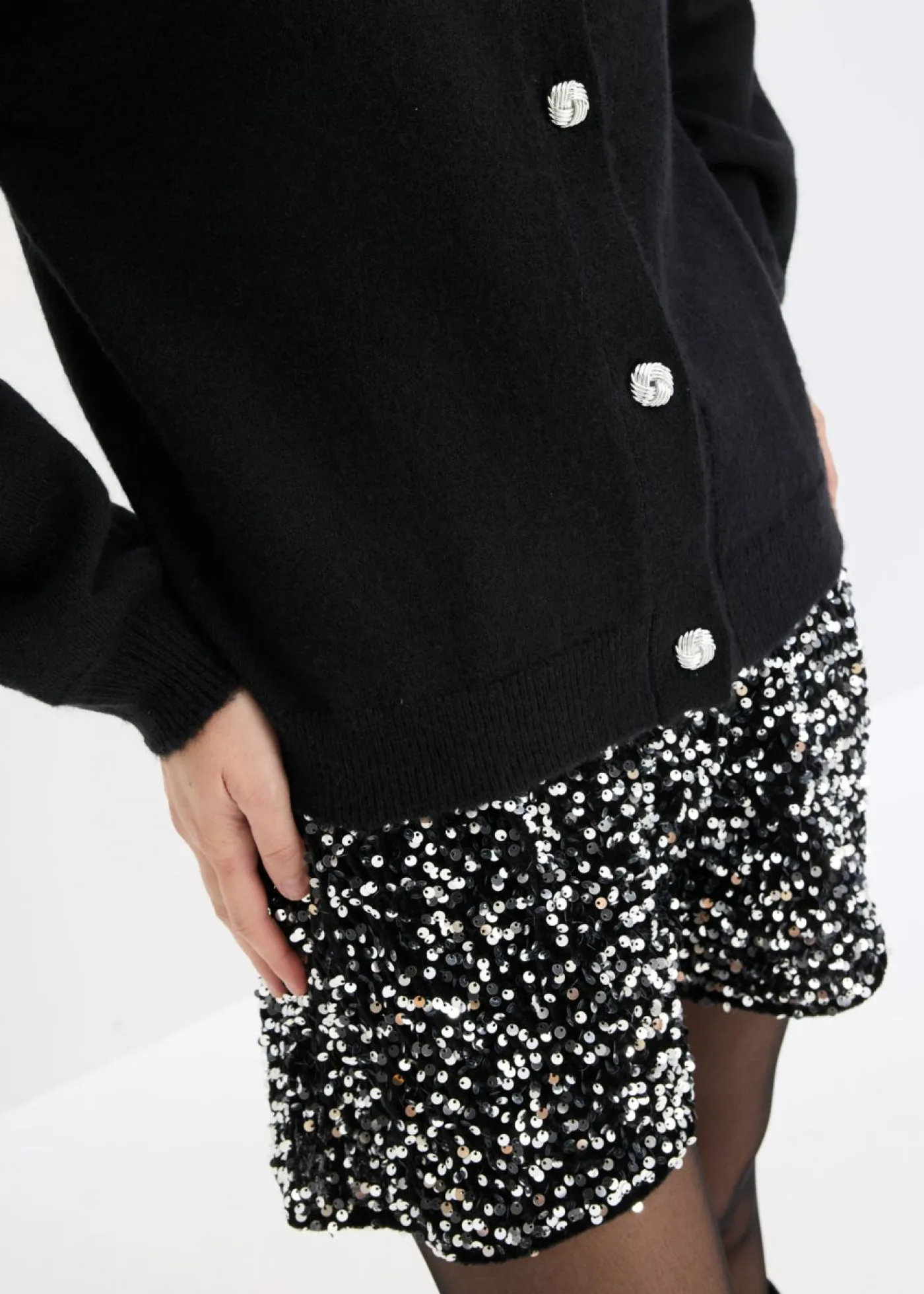 Mujer bonprix bonprix Chaqueta de punto con botones decorativos