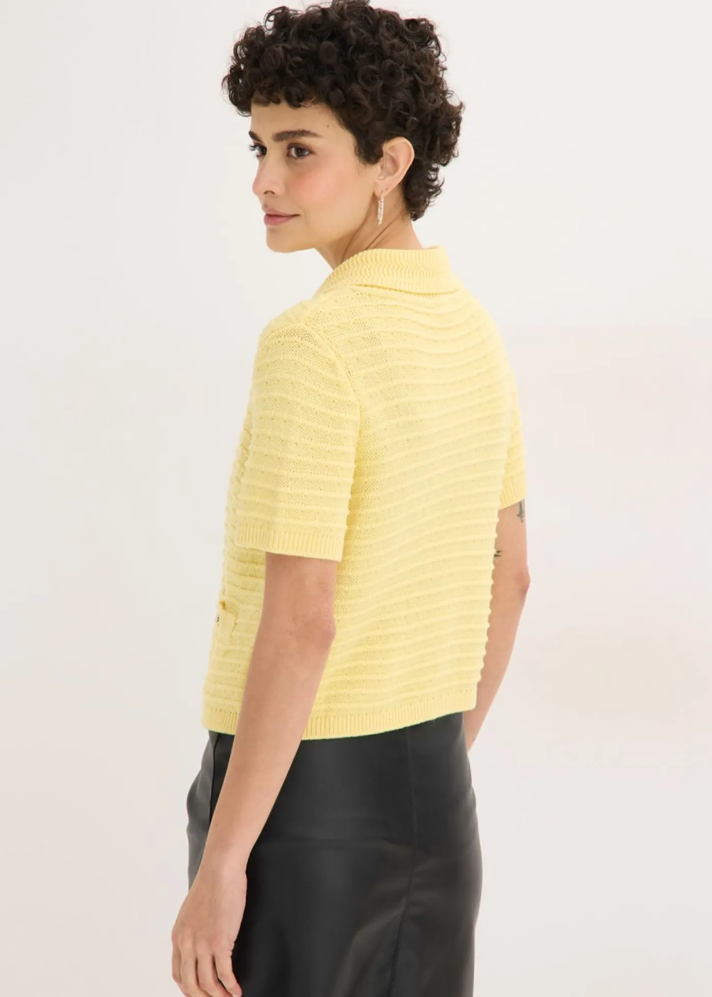 bonprix bonprix Jerséis|Ropa De Punto>Chaqueta de punto con botones decorativos Amarillo claro