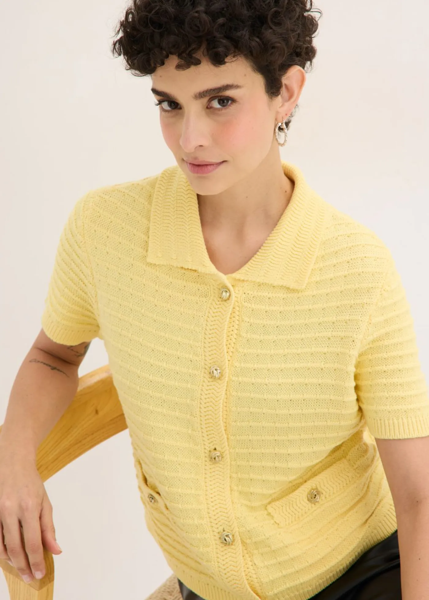 bonprix bonprix Jerséis|Ropa De Punto>Chaqueta de punto con botones decorativos Amarillo claro