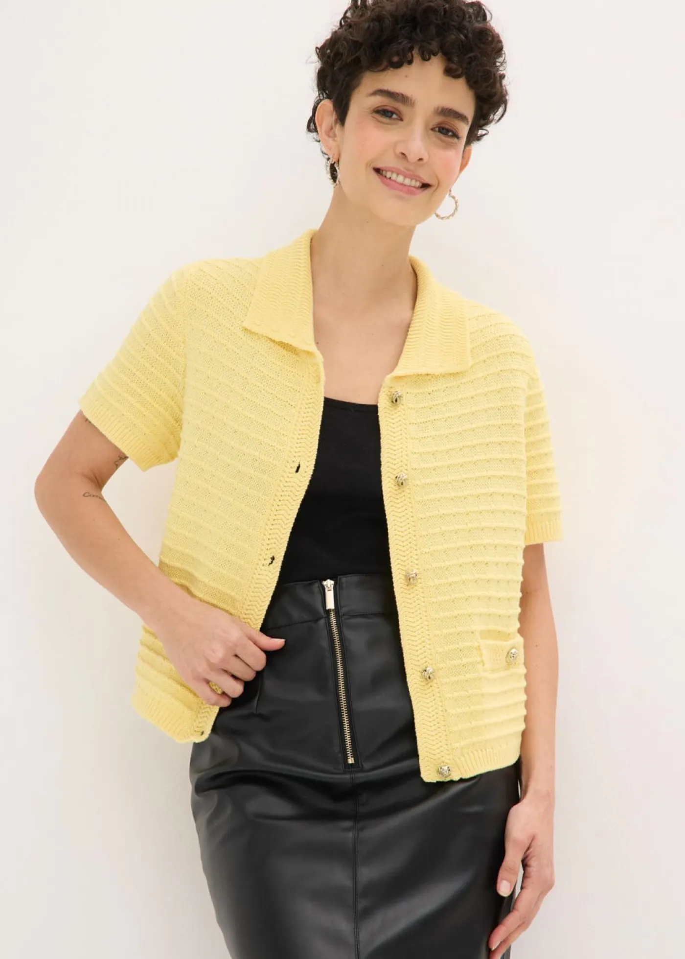 bonprix bonprix Jerséis|Ropa De Punto>Chaqueta de punto con botones decorativos Amarillo claro