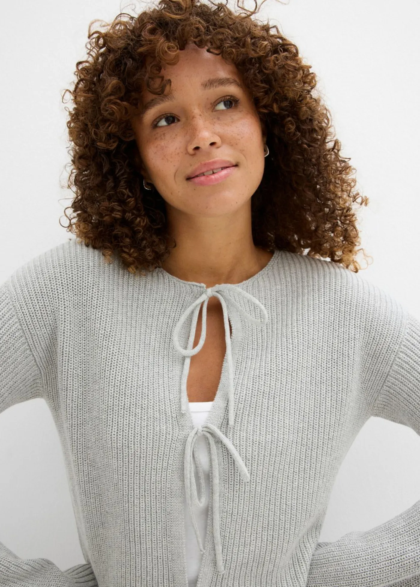 bonprix bonprix Jerséis|Ropa De Punto>Chaqueta de punto con detalle de lazo Gris claro jaspeado