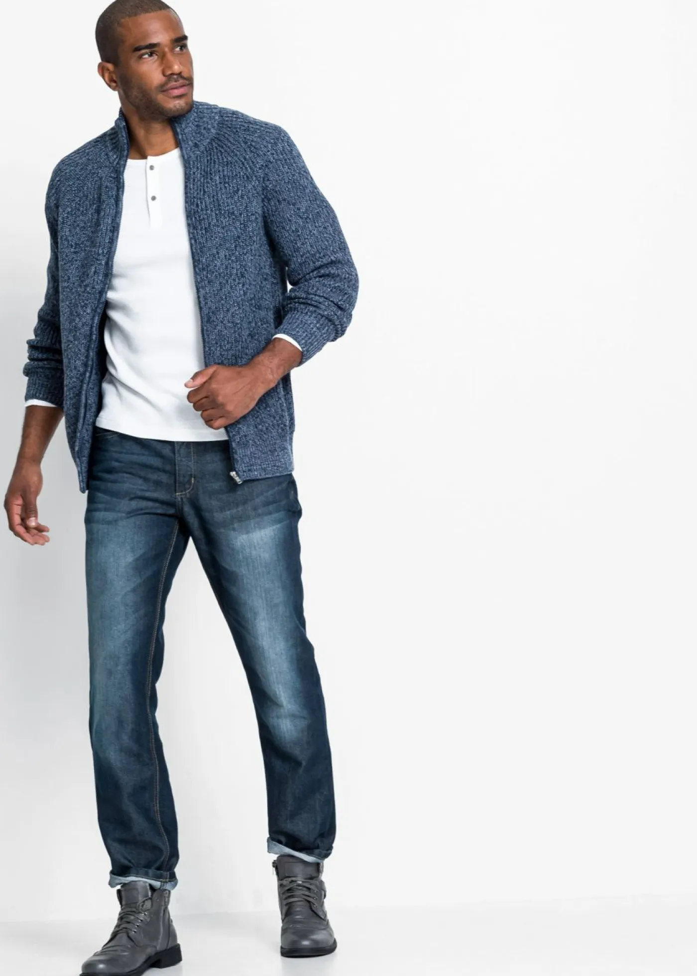 Hombre bonprix bonprix Chaqueta de punto grueso con capucha de suave mezcla de algodón