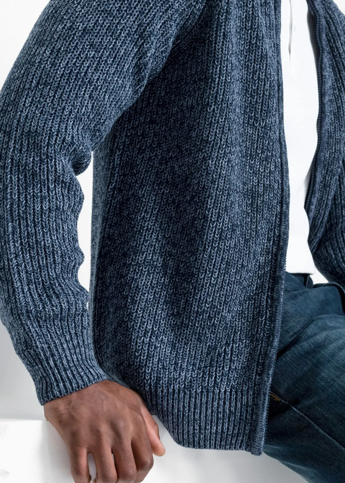 Hombre bonprix bonprix Chaqueta de punto grueso con capucha de suave mezcla de algodón