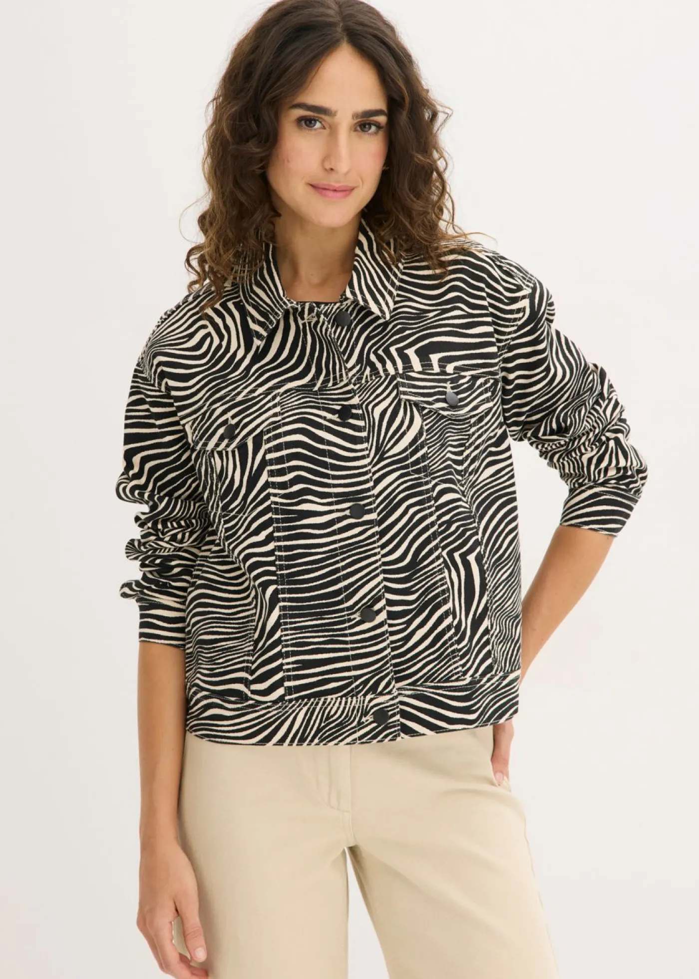 bonprix bonprix Chaquetas Y Abrigos>Chaqueta de sarga Arena-negro con estampado de cebra