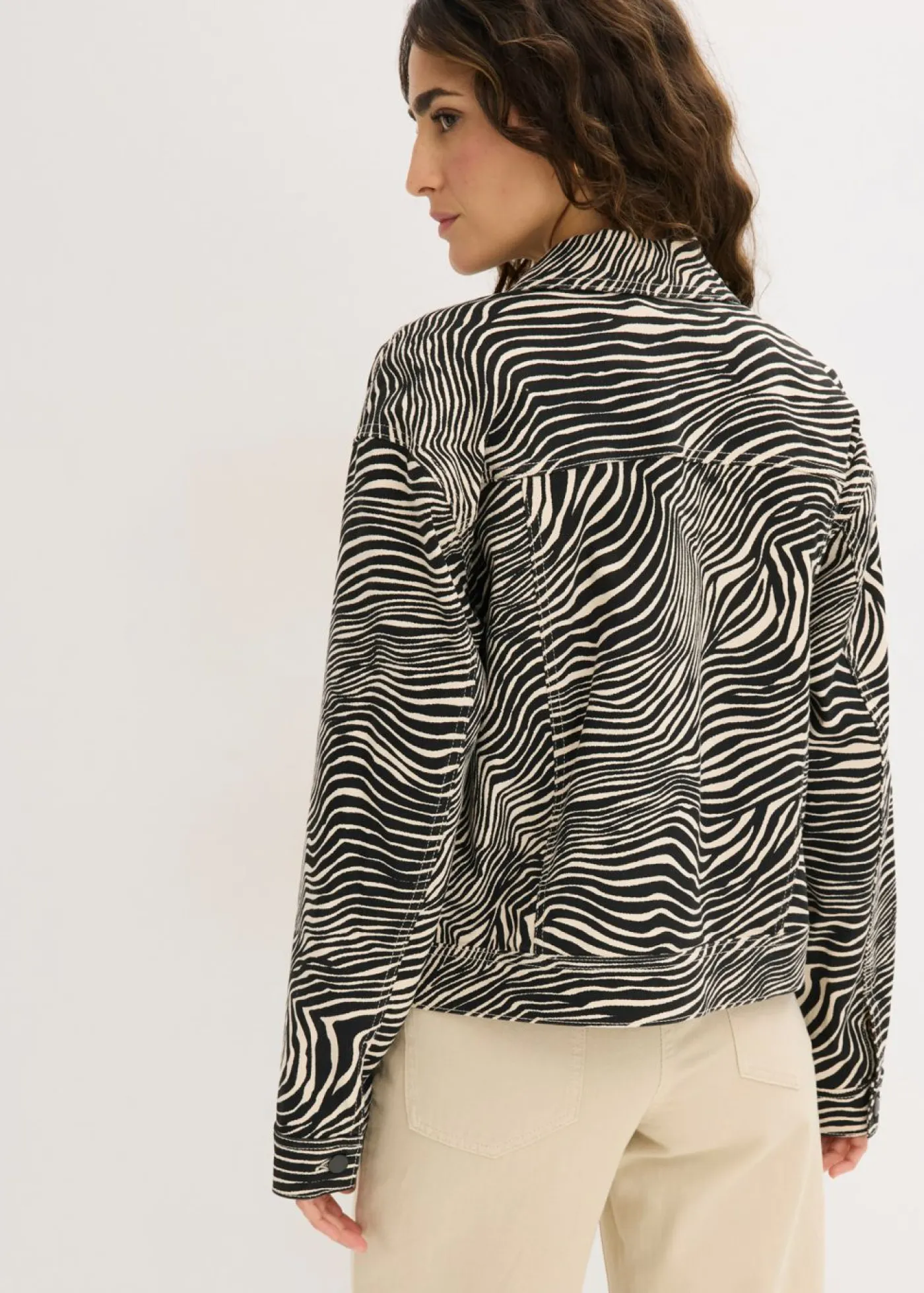 bonprix bonprix Chaquetas Y Abrigos>Chaqueta de sarga Arena-negro con estampado de cebra