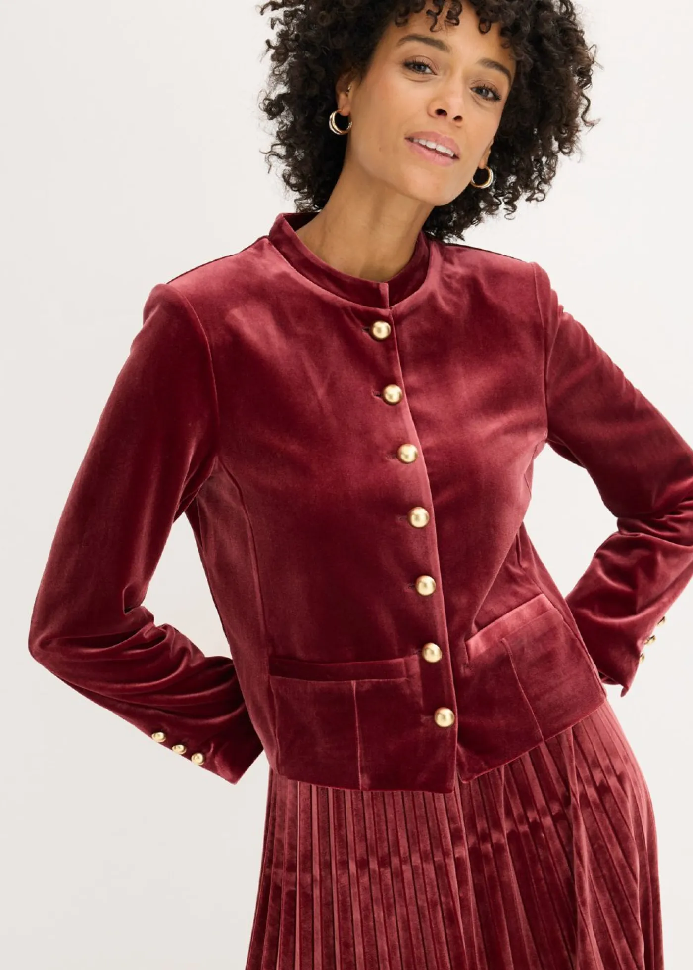 bonprix bonprix Chaquetas Y Abrigos>Chaqueta de terciopelo Rojo rubí