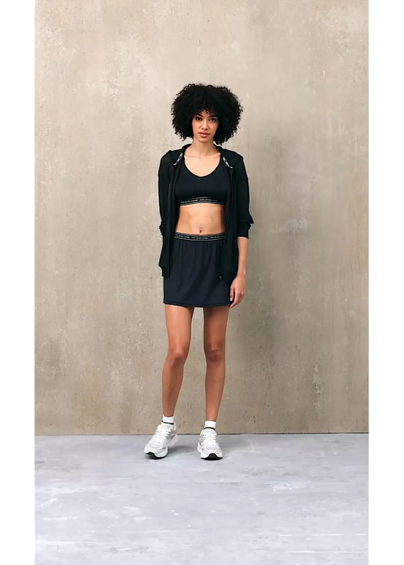 bonprix bonprix Ropa Deportiva|Chaquetas Y Abrigos>Chaqueta deportiva transparente de malla con corte holgado Negro