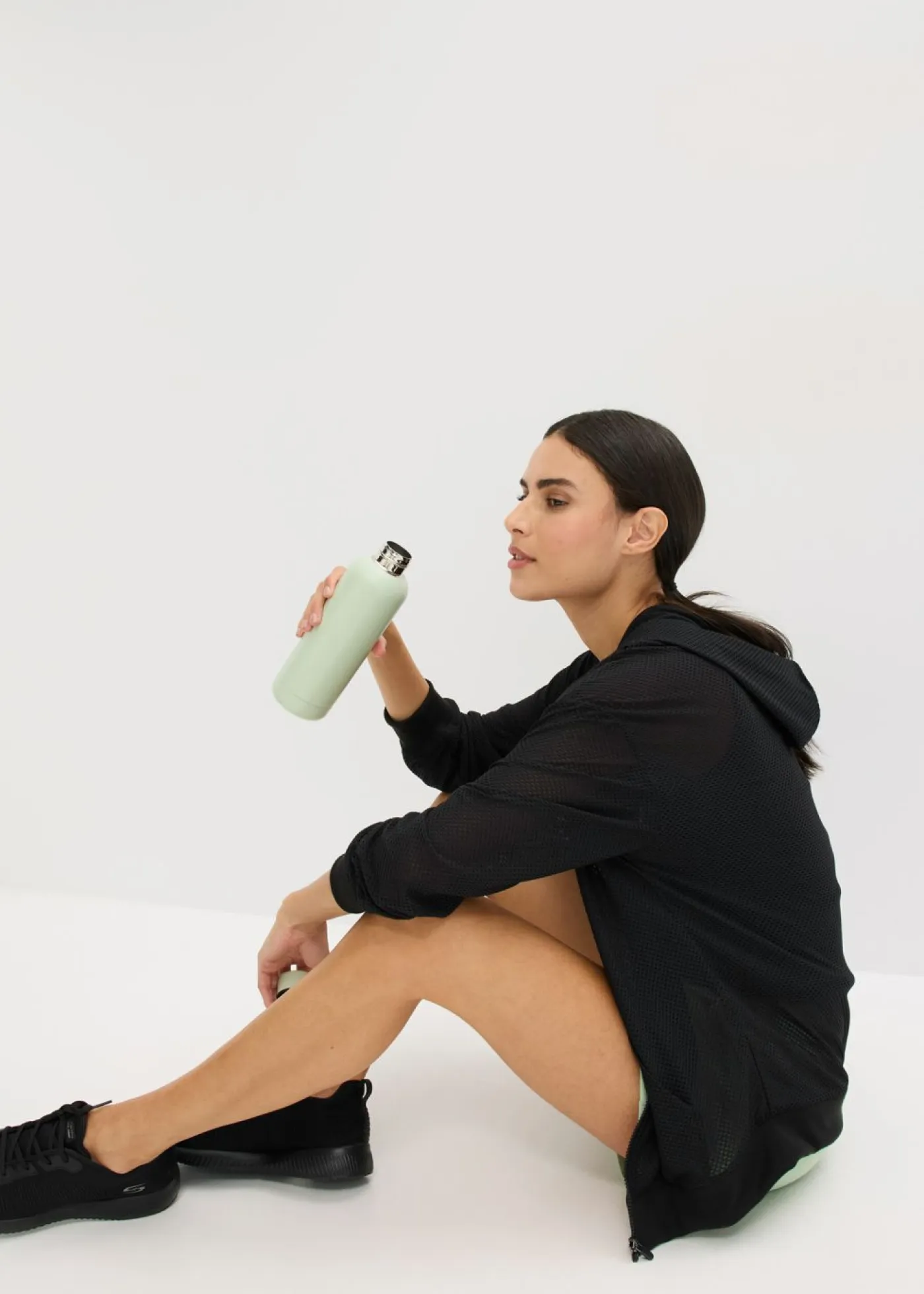 bonprix bonprix Ropa Deportiva|Chaquetas Y Abrigos>Chaqueta deportiva transparente de malla con corte holgado Negro