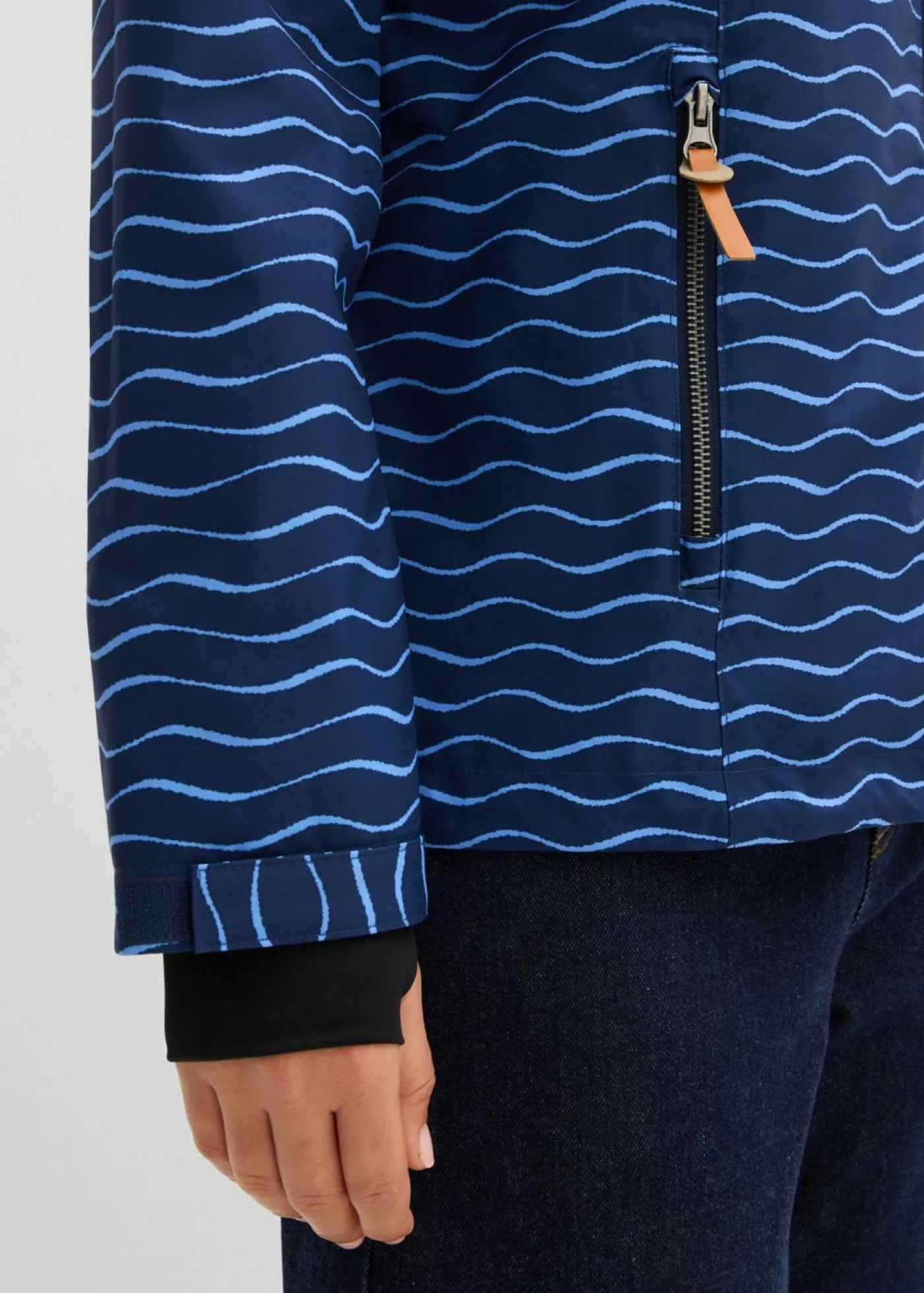 bonprix bonprix Ropa Para El Aire Libre|Ropa Deportiva>Chaqueta funcional impermeable Azul marino/azul provenzal con estampado gráfico