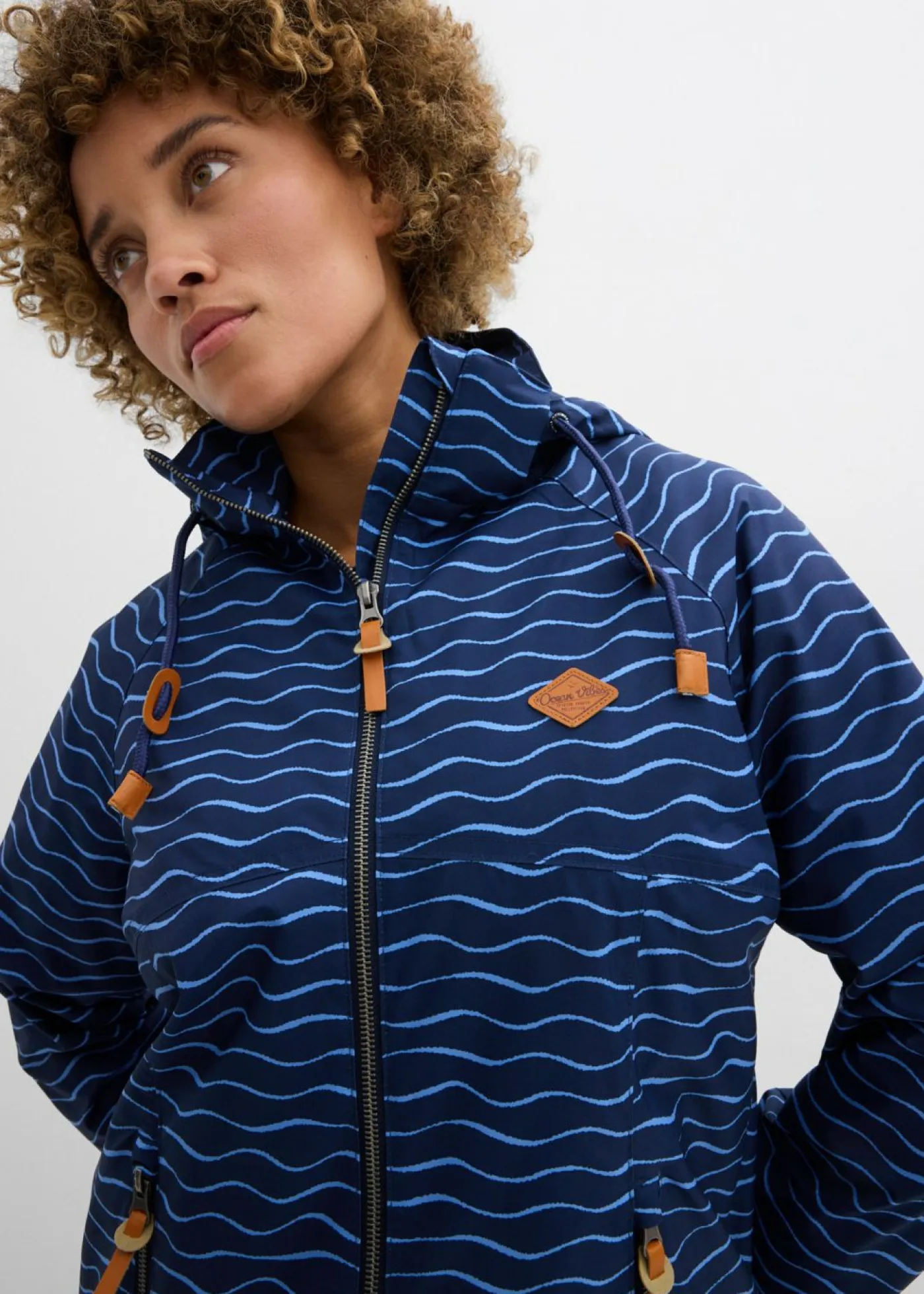 bonprix bonprix Ropa Para El Aire Libre|Ropa Deportiva>Chaqueta funcional impermeable Azul marino/azul provenzal con estampado gráfico