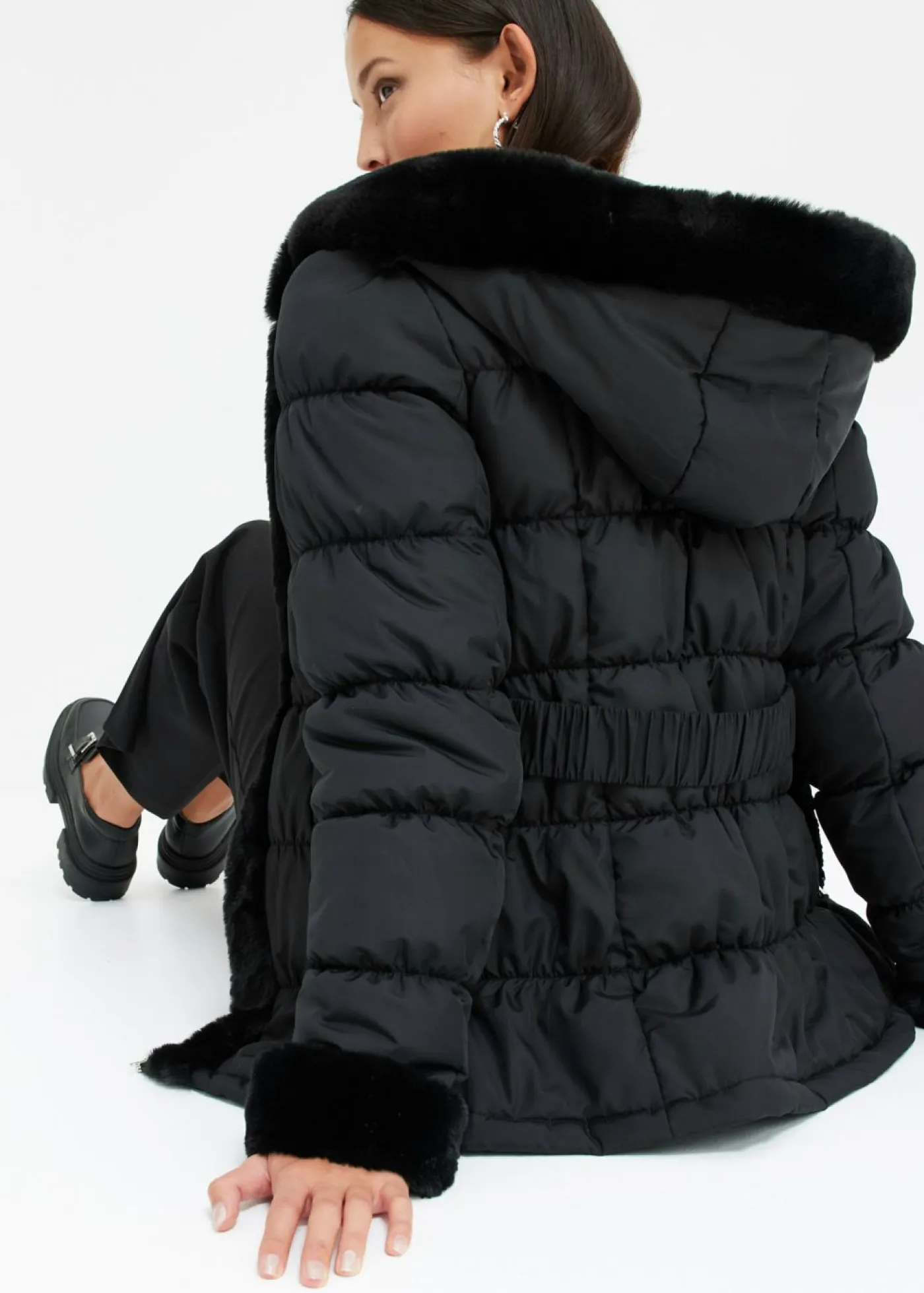 bonprix bonprix Chaquetas Y Abrigos>Chaqueta guateada con pelo sintético Negro