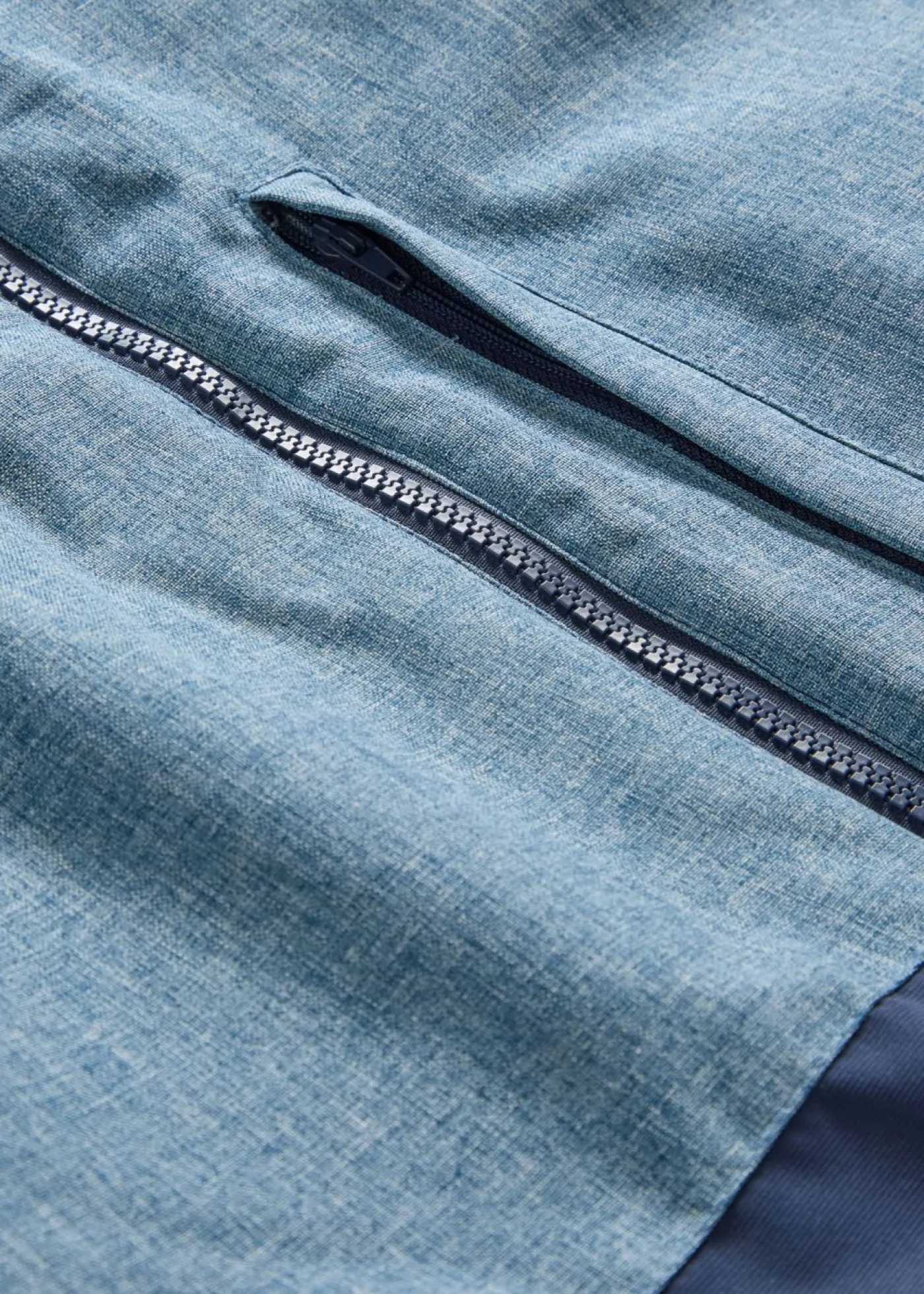 bonprix bonprix Ropa 9 A 16 Años·Chaquetas Y Ropa Outdoor>Chaqueta guateada de invierno con capucha y diseño en color block Azul marino/azul ola jaspeado