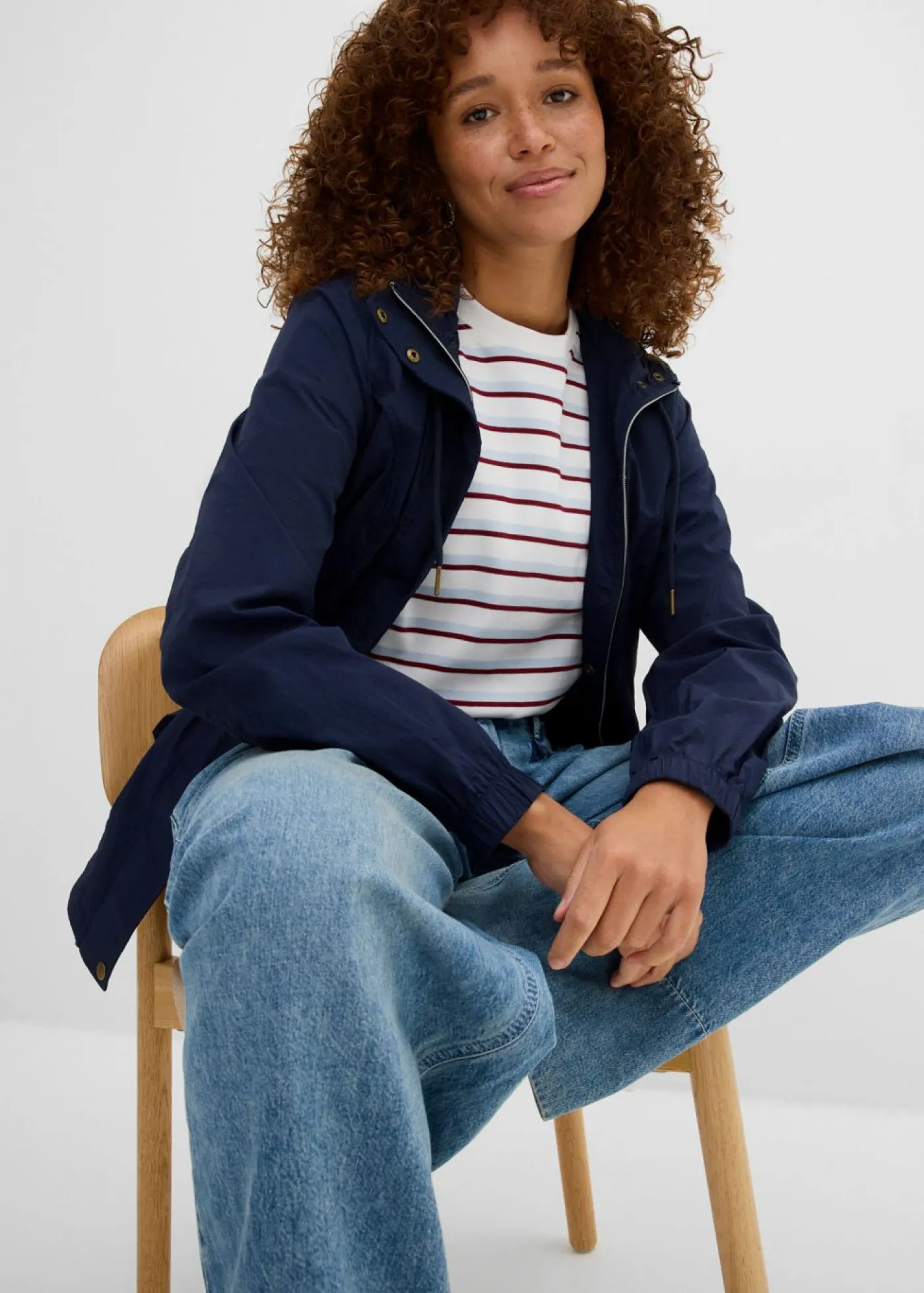 Mujer bonprix bonprix Chaqueta ligera de entretiempo con capucha