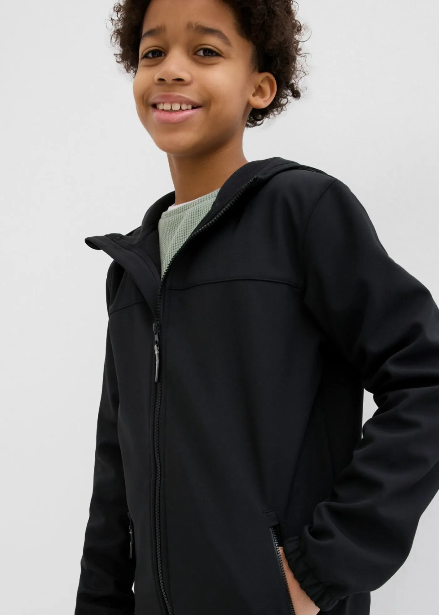 bonprix bonprix Ropa 9 A 16 Años·Chaquetas Y Ropa Outdoor|Ropa 9 A 16 Años·Novedades>Chaqueta softshell repelente al agua con capucha Negro