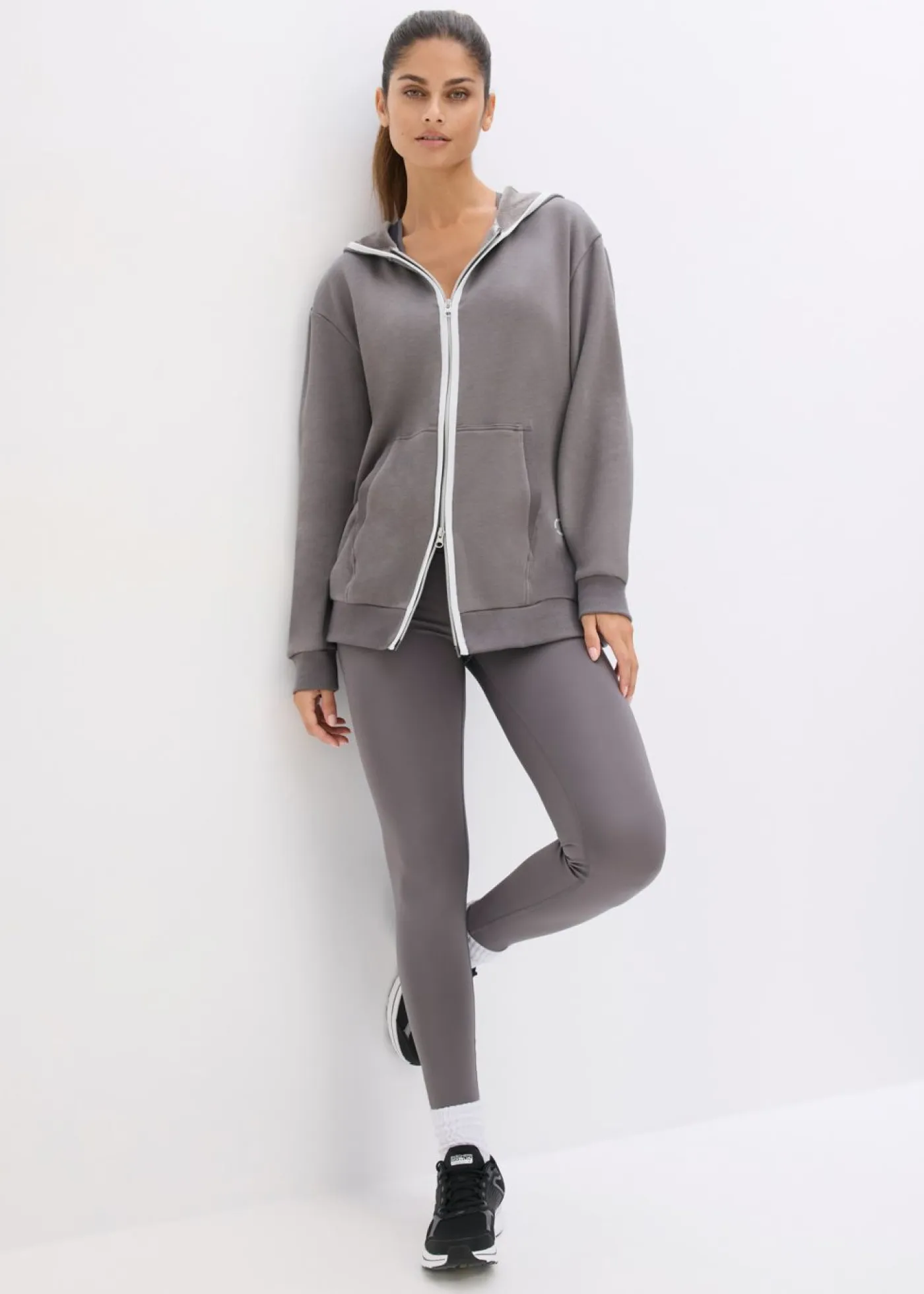 Mujer bonprix bonprix Chaqueta térmica de chándal de material de secado rápido con corte ancho