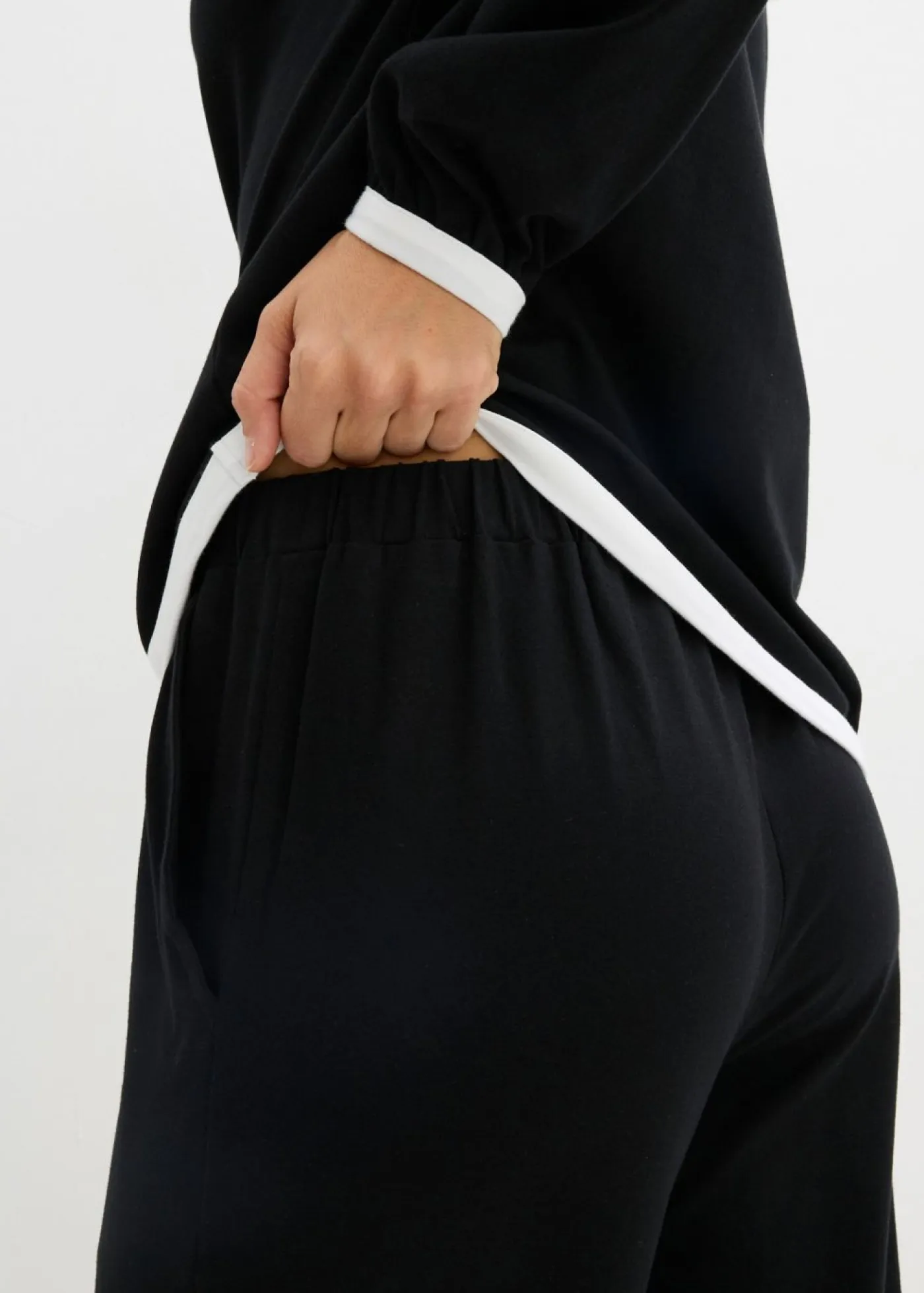 bonprix bonprix Pantalones>Chándal de algodón (2 piezas) Negro-blanco