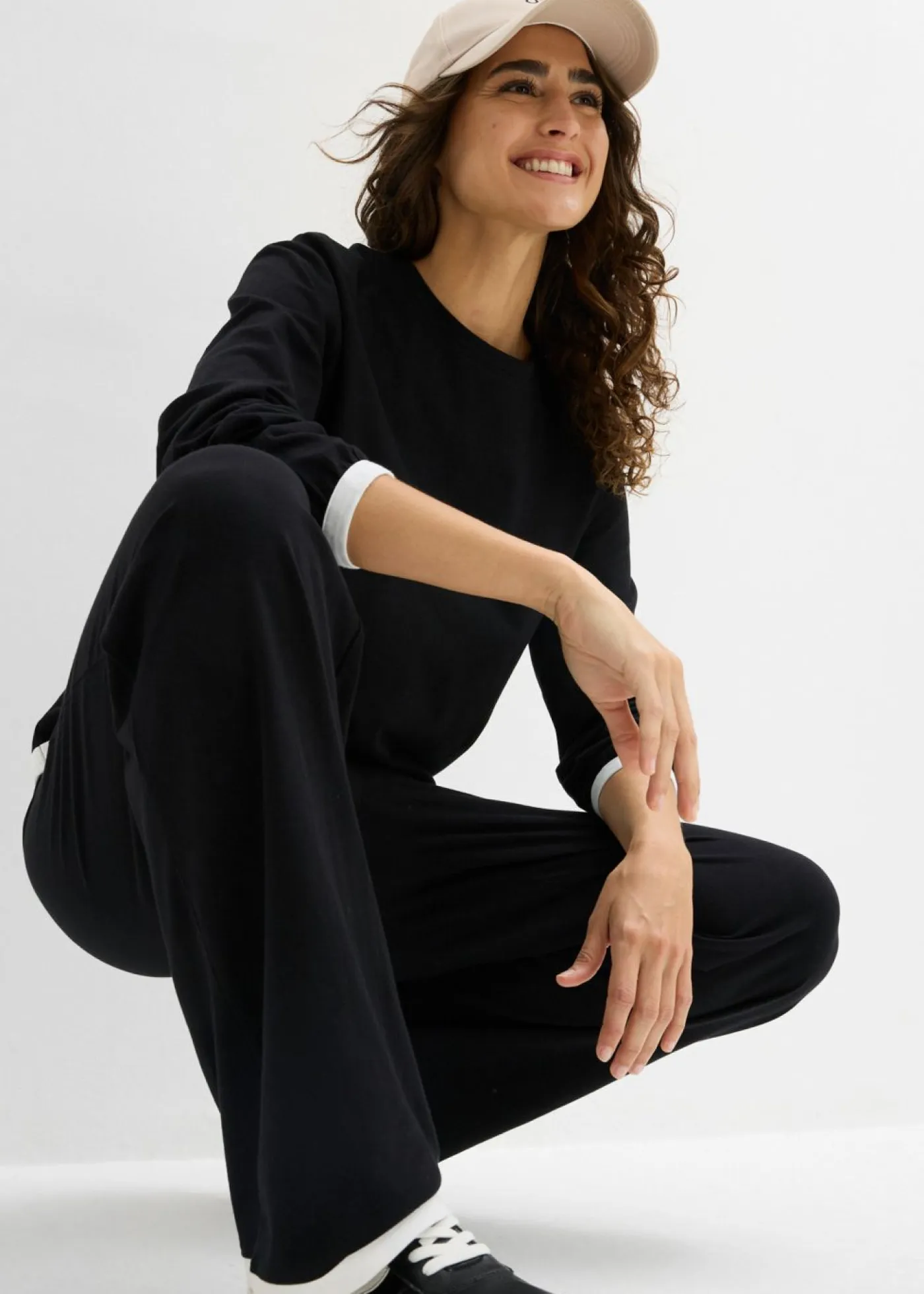 bonprix bonprix Pantalones>Chándal de algodón (2 piezas) Negro-blanco