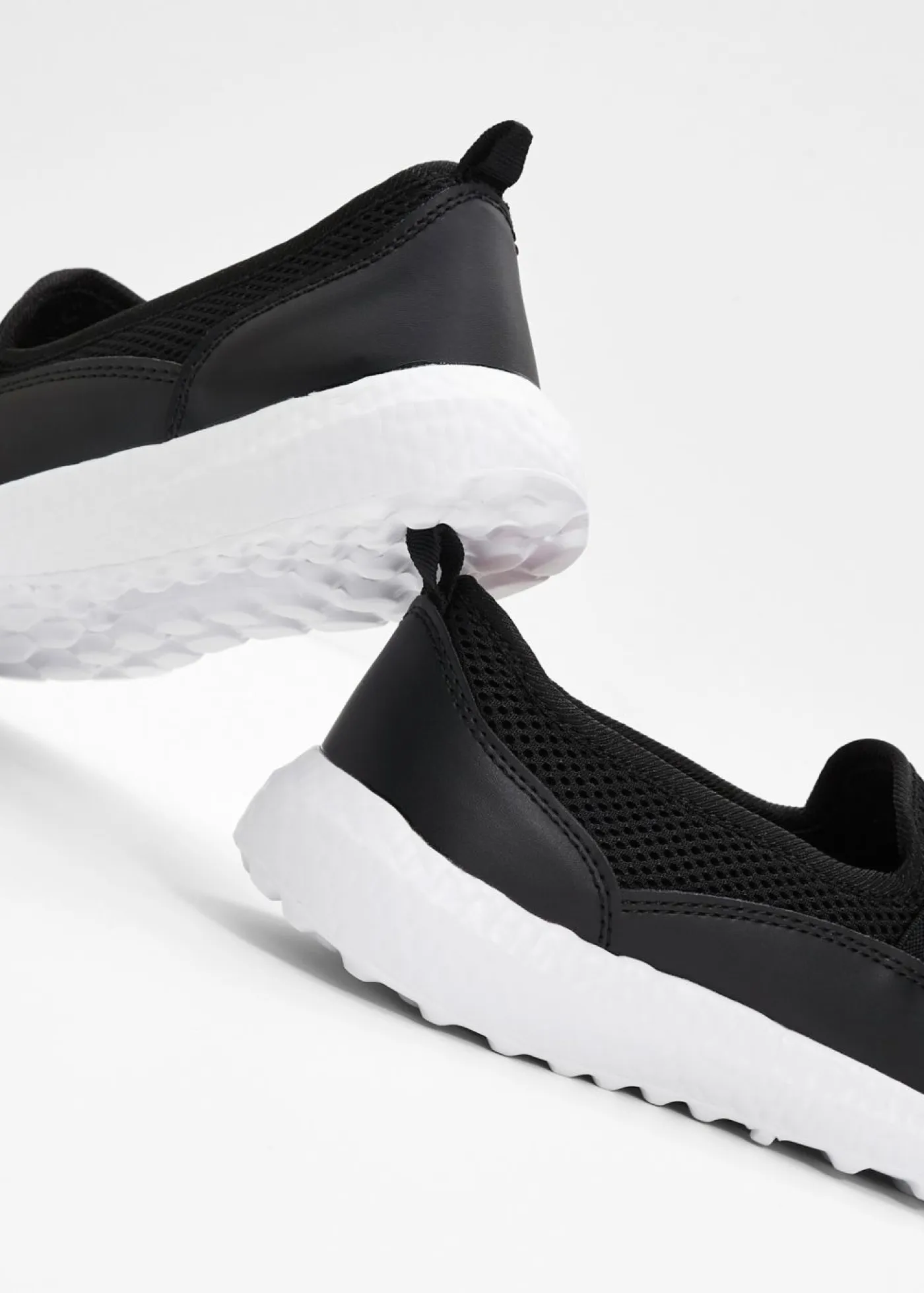 bonprix bonprix Tendencias·Zapatos Veganos|Zapatos Cómodos>Cómodas zapatillas, slip in, con suela fina Negro