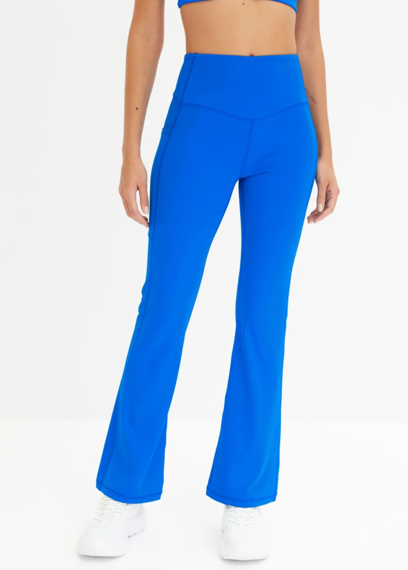 Mujer bonprix bonprix Cómodos leggings deportivos con bolsillo para móvil, corte acampanado y material de secado rápido