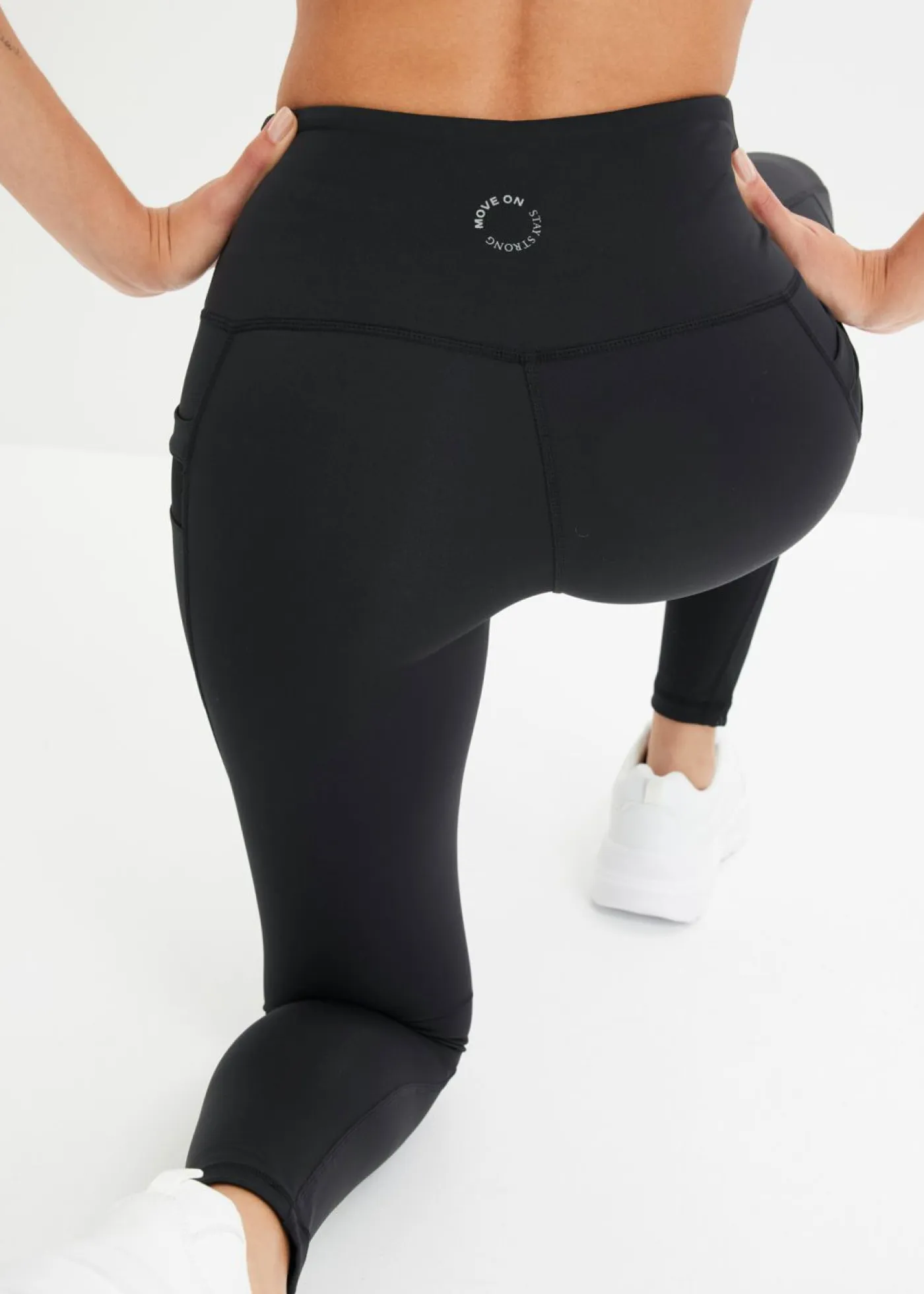 bonprix bonprix Ropa Deportiva|Pantalones>Cómodos leggings deportivos con malla y bolsillo para móvil Negro