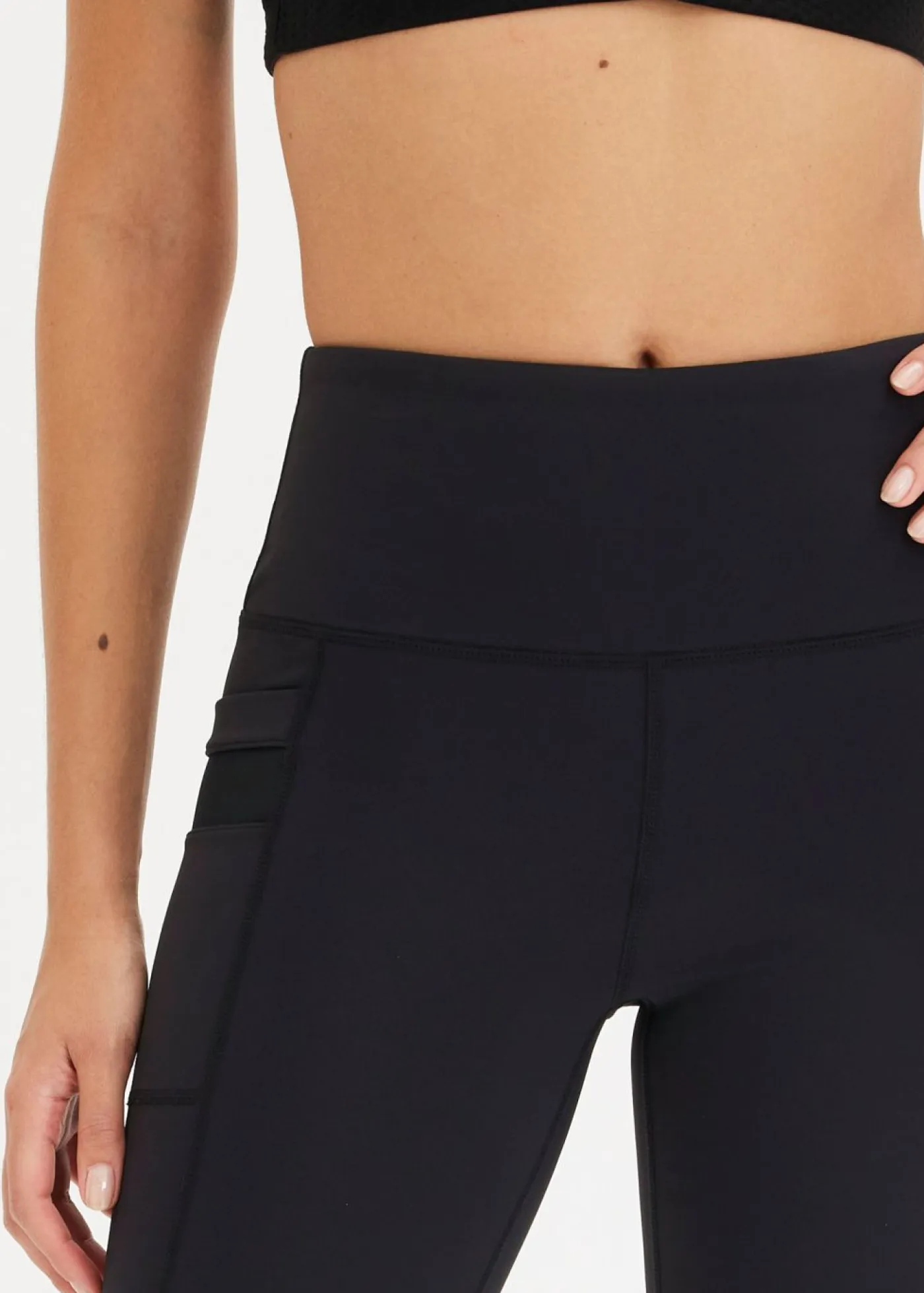 bonprix bonprix Ropa Deportiva|Pantalones>Cómodos leggings deportivos con malla y bolsillo para móvil Negro