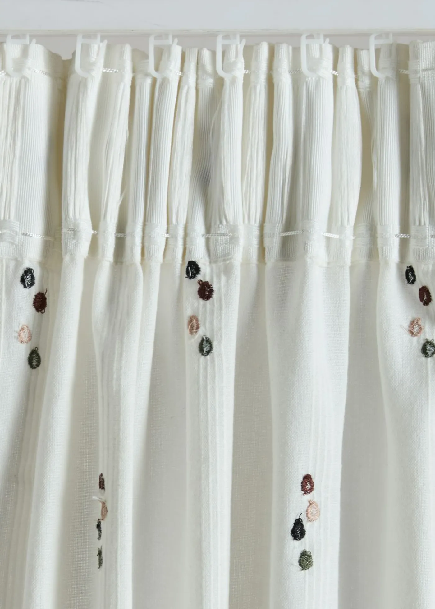 bonprix bonprix Muebles De Sala De Estar·Cortinas De Salón|Cortinas Para Dormitorio>Cortina de algodón orgánico tejida con lunares (1 unidad) Crema-marrón grisáceo-negro-verde oscuro