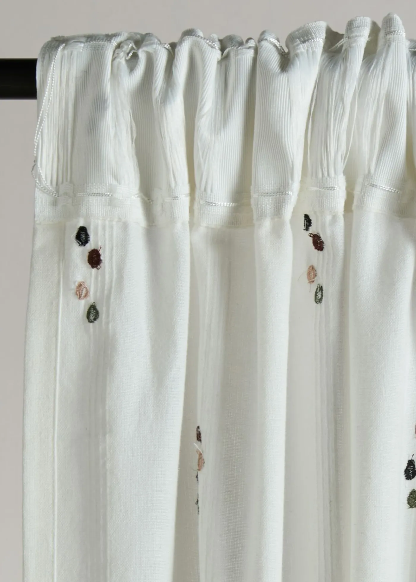 bonprix bonprix Muebles De Sala De Estar·Cortinas De Salón|Cortinas Para Dormitorio>Cortina de algodón orgánico tejida con lunares (1 unidad) Crema-marrón grisáceo-negro-verde oscuro