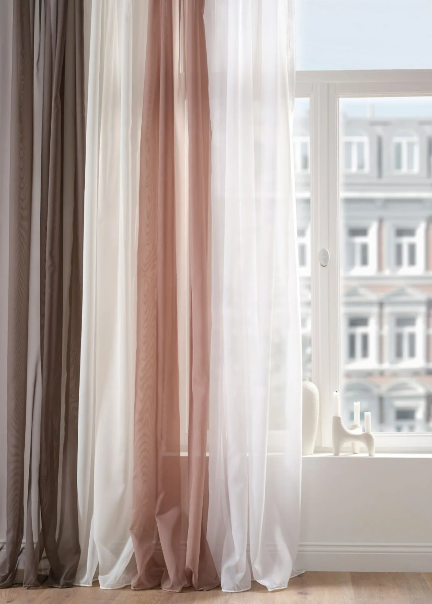 bonprix bonprix Cortina de gasa ligera con lazos ocultos (1 unidad)