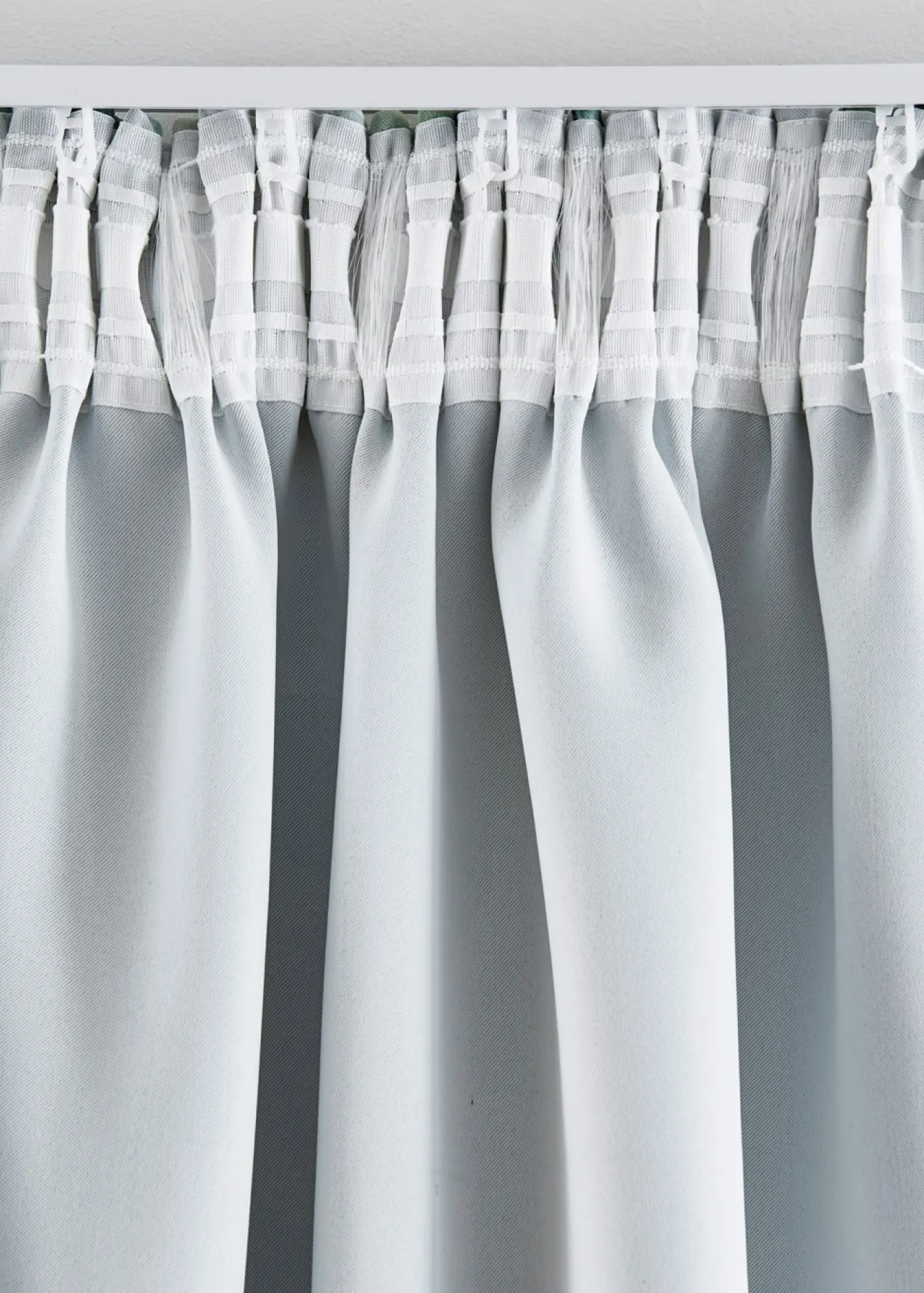 bonprix bonprix Muebles De Dormitorio·Cortinas Opacas|Cortinas Opacas>Cortina oscurecedora con estampado floral brillante (1 unidad) gris claro/oro/verde