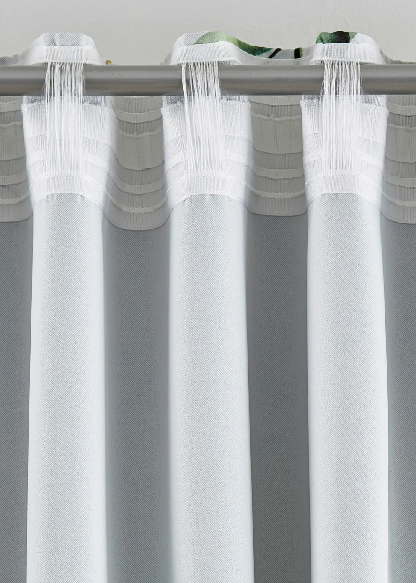 bonprix bonprix Muebles De Dormitorio·Cortinas Opacas|Cortinas Opacas>Cortina oscurecedora con estampado floral brillante (1 unidad) gris claro/oro/verde