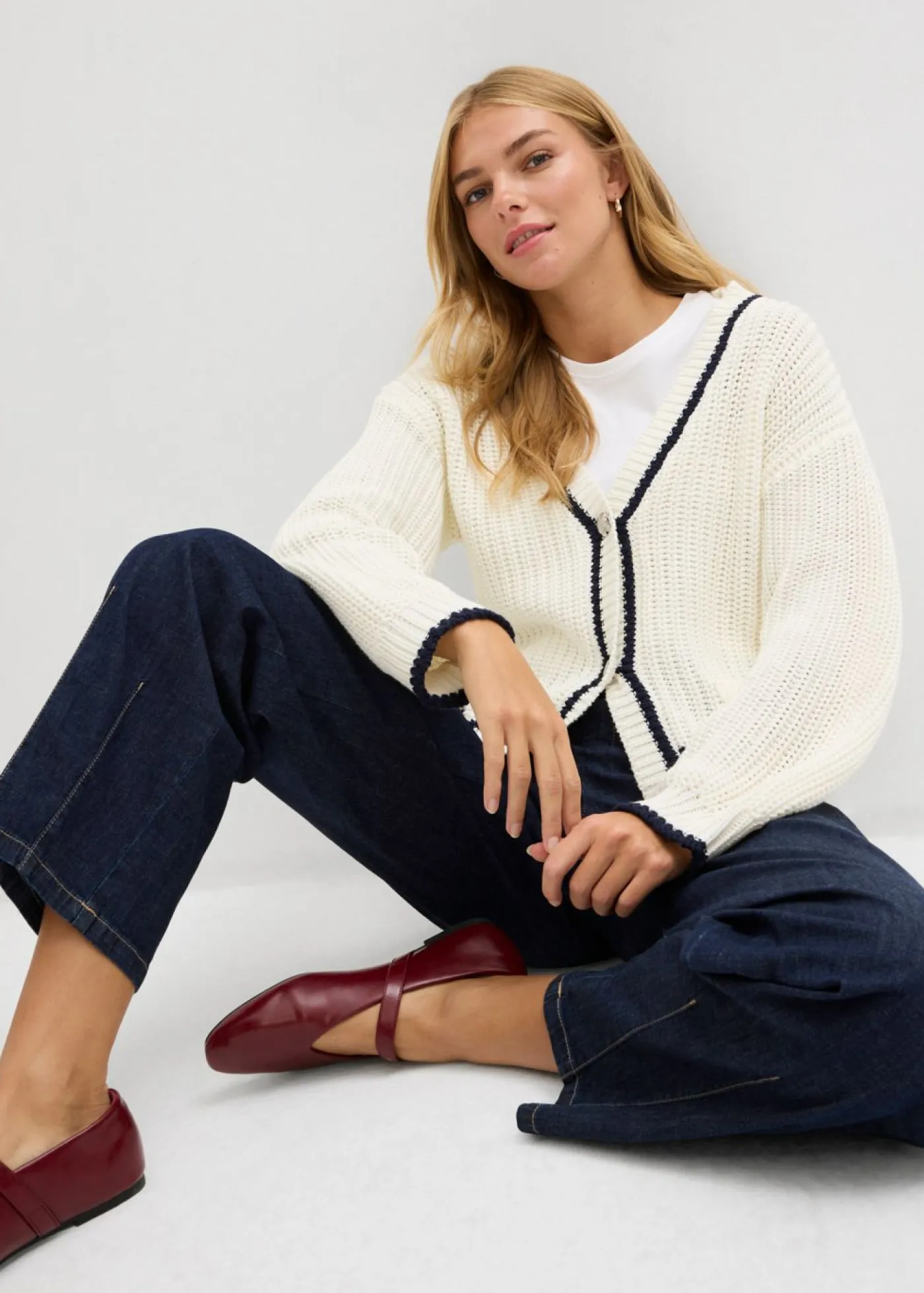 bonprix bonprix Jerséis|Ropa De Punto>Cárdigan de punto grueso de mezcla de algodón Blanco lana/azul marino