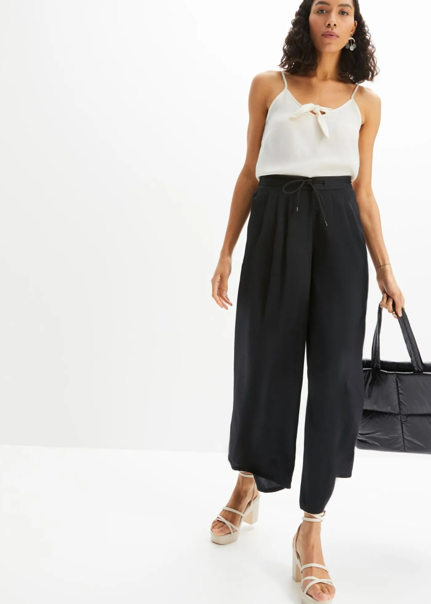 bonprix bonprix Pantalones>Culotte de satén fluido Negro