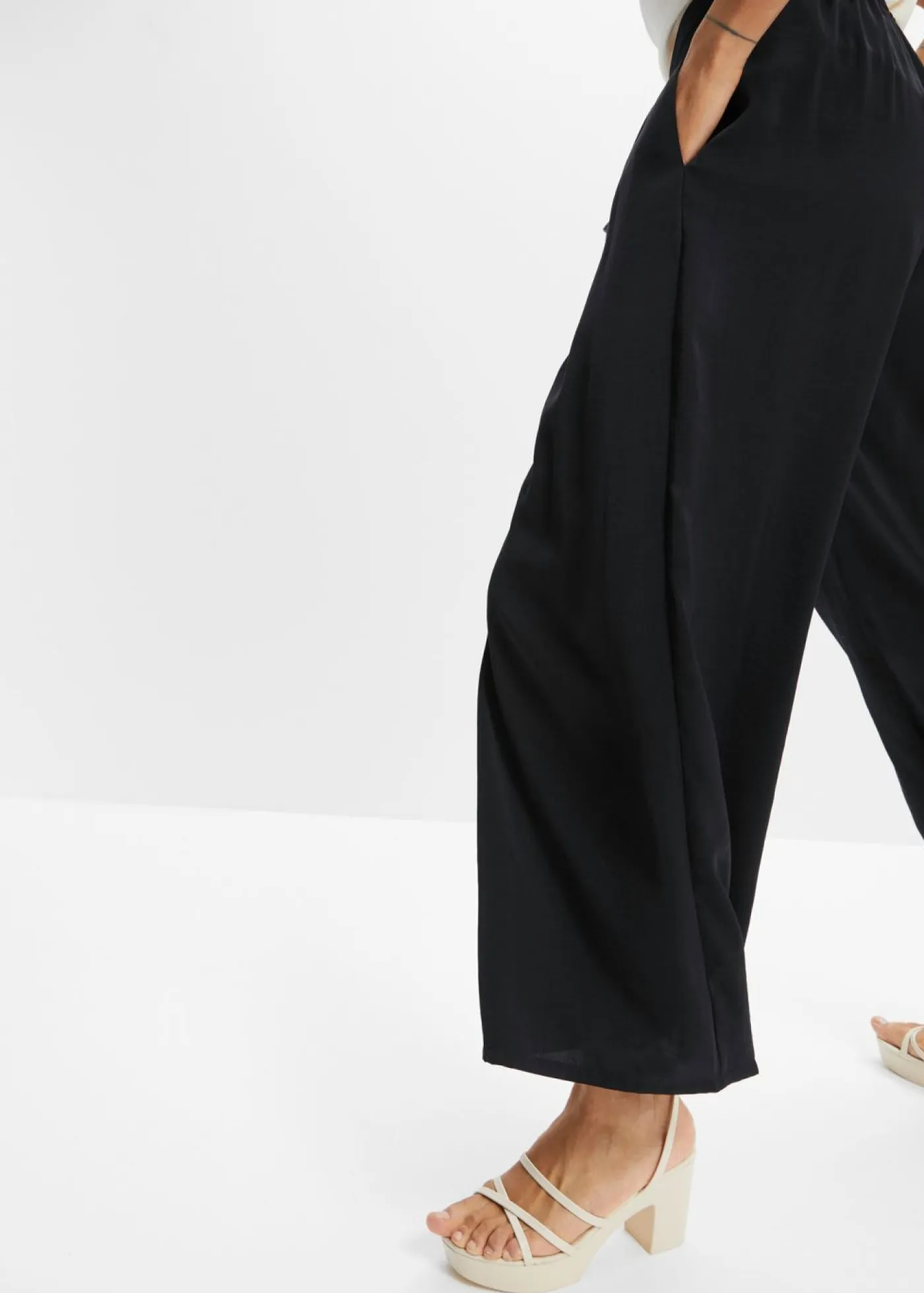 bonprix bonprix Pantalones>Culotte de satén fluido Negro