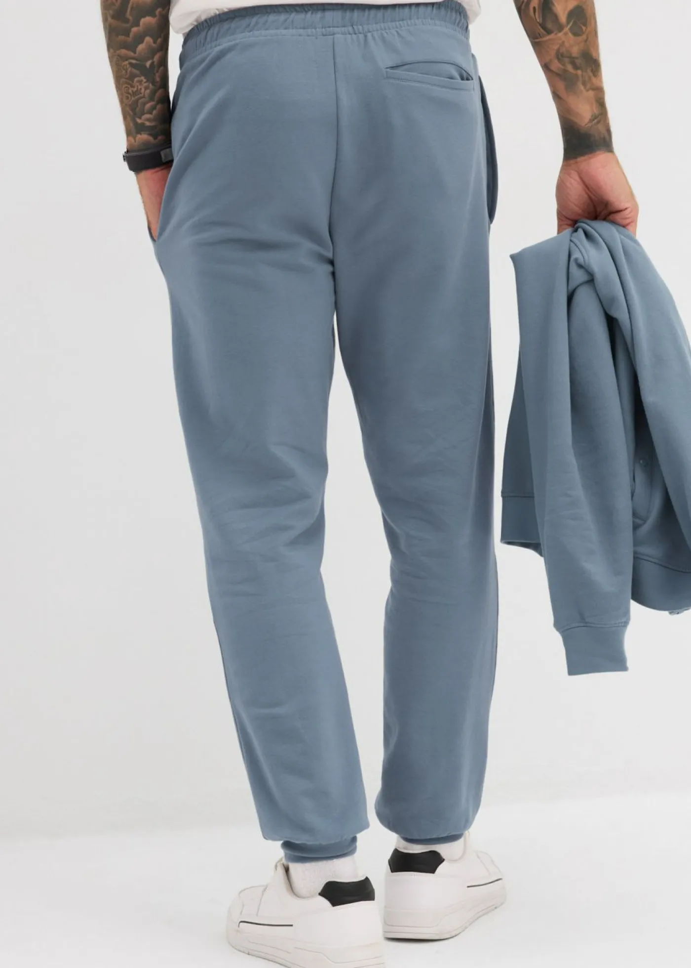 Hombre bonprix bonprix Elegante pantalón deportivo con ribete de suave mezcla de algodón
