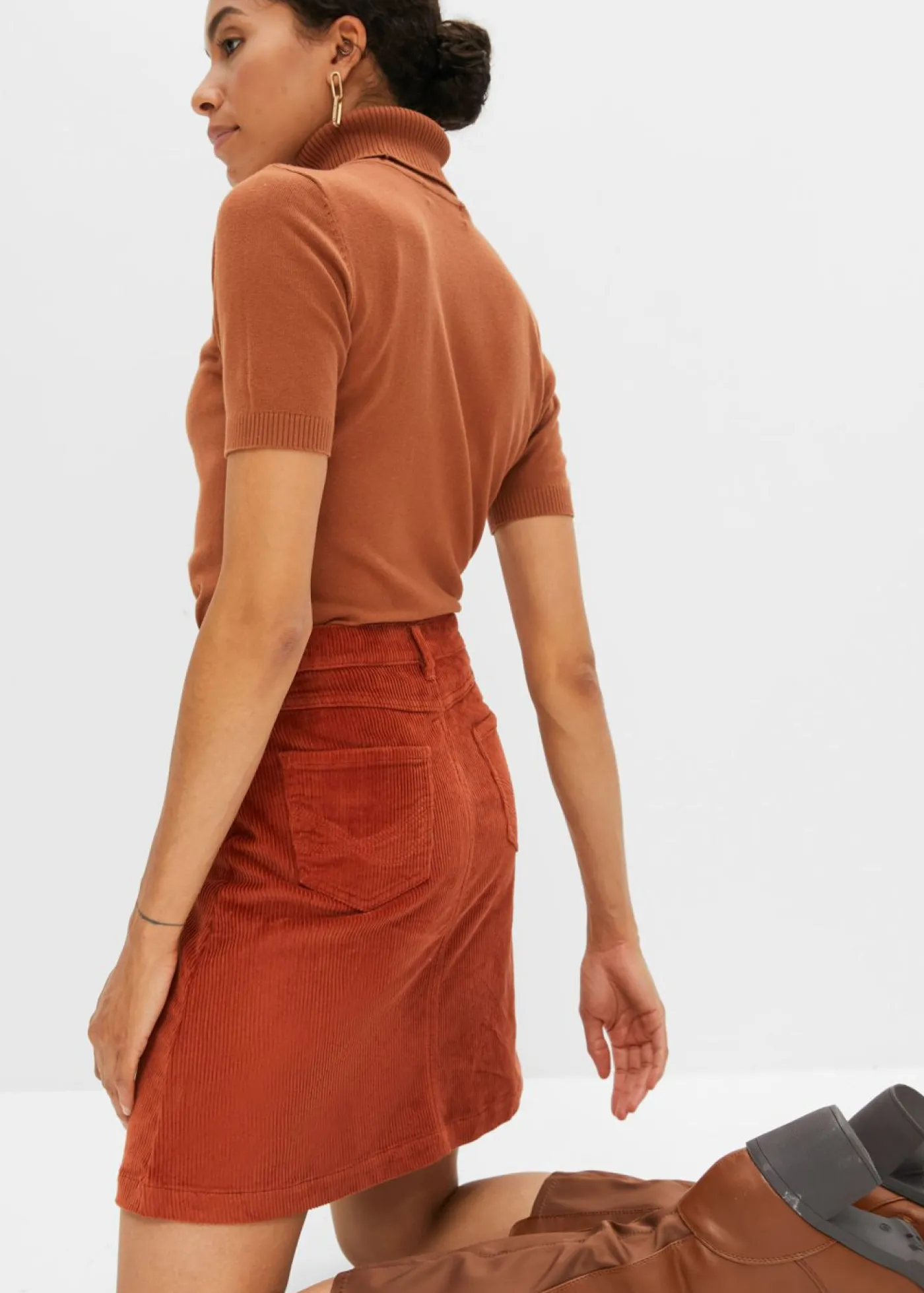 bonprix bonprix Faldas>Falda elástica de pana con botones óxido