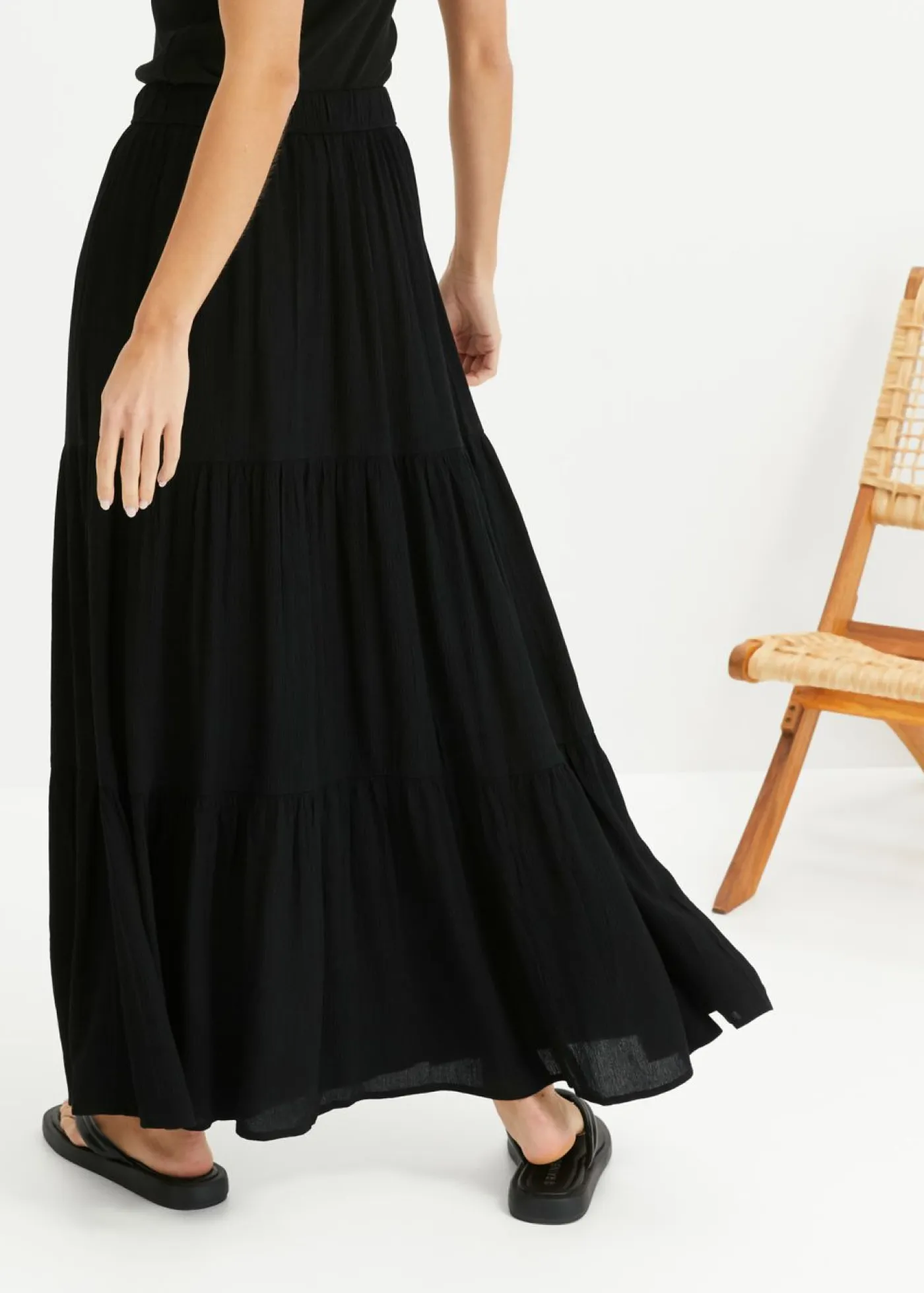 bonprix bonprix Faldas>Falda larga a capas de viscosa estructurada Negro