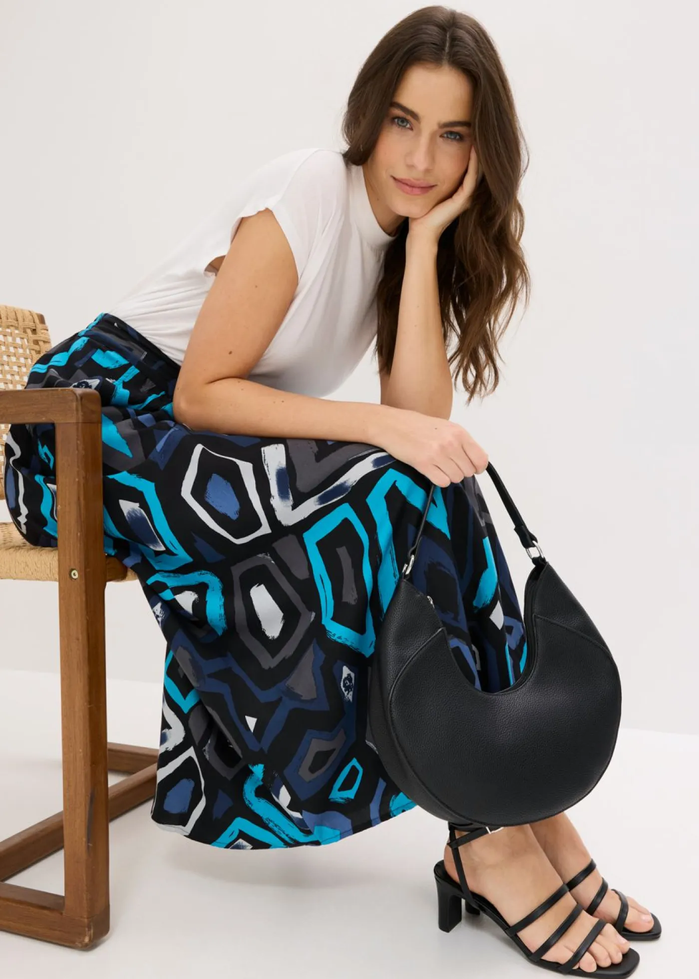 bonprix bonprix Faldas|Novedades>Falda larga de viscosa fluida Negro-azul con estampado gráfico