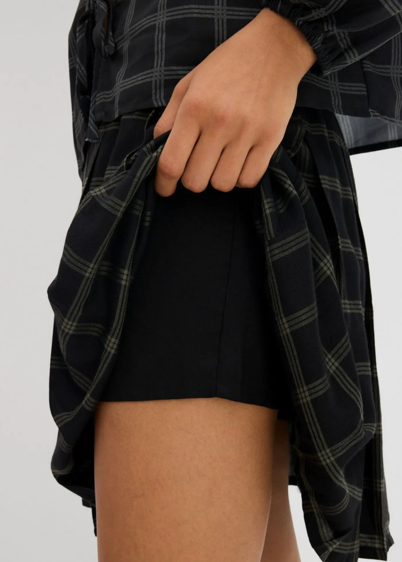 bonprix bonprix Pantalones>Falda pantalón de viscosa fluida negro-verde grisáceo a cuadros