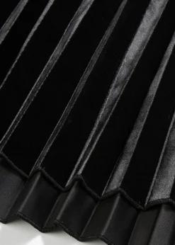 bonprix bonprix Faldas>Falda plisada de terciopelo suave Negro